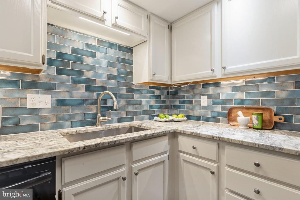 10696 WINFIELD LOOP