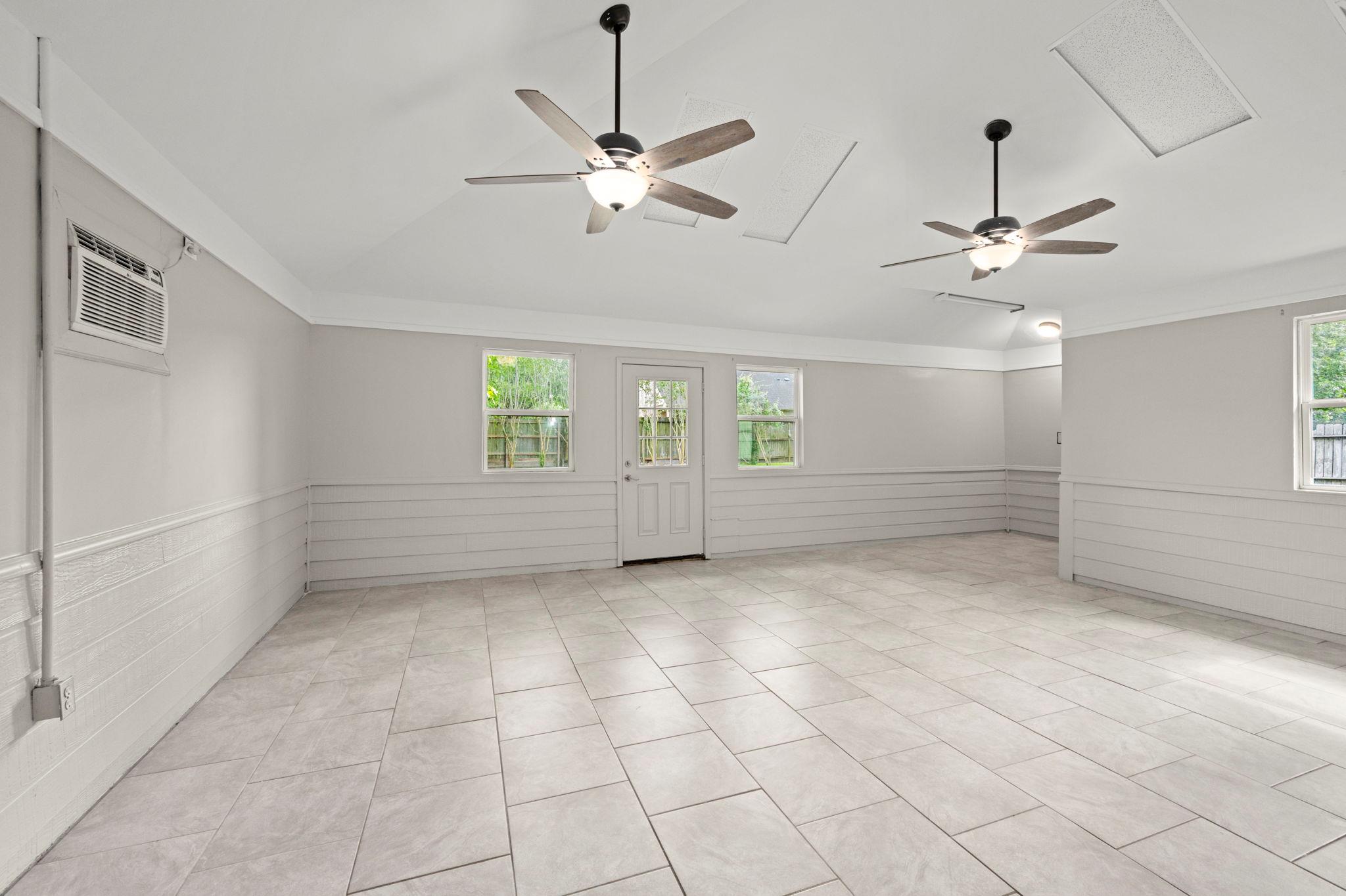 6707 Woodland Oaks