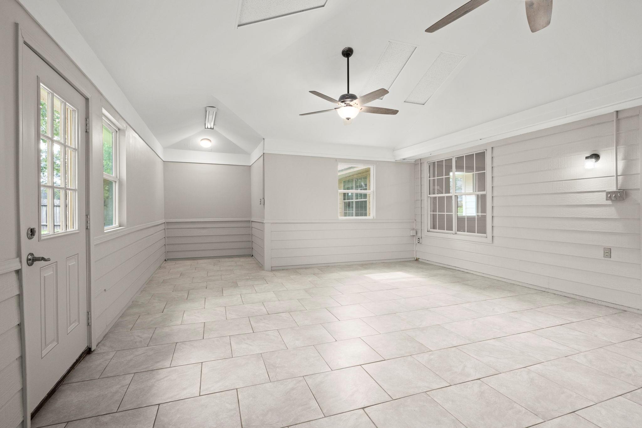 6707 Woodland Oaks