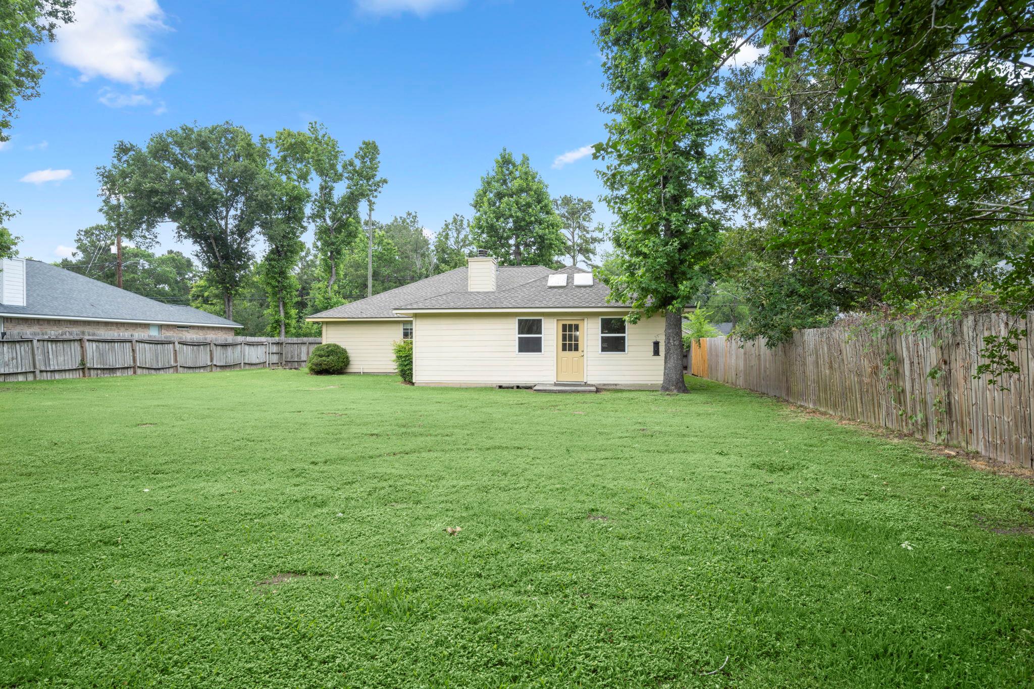 6707 Woodland Oaks