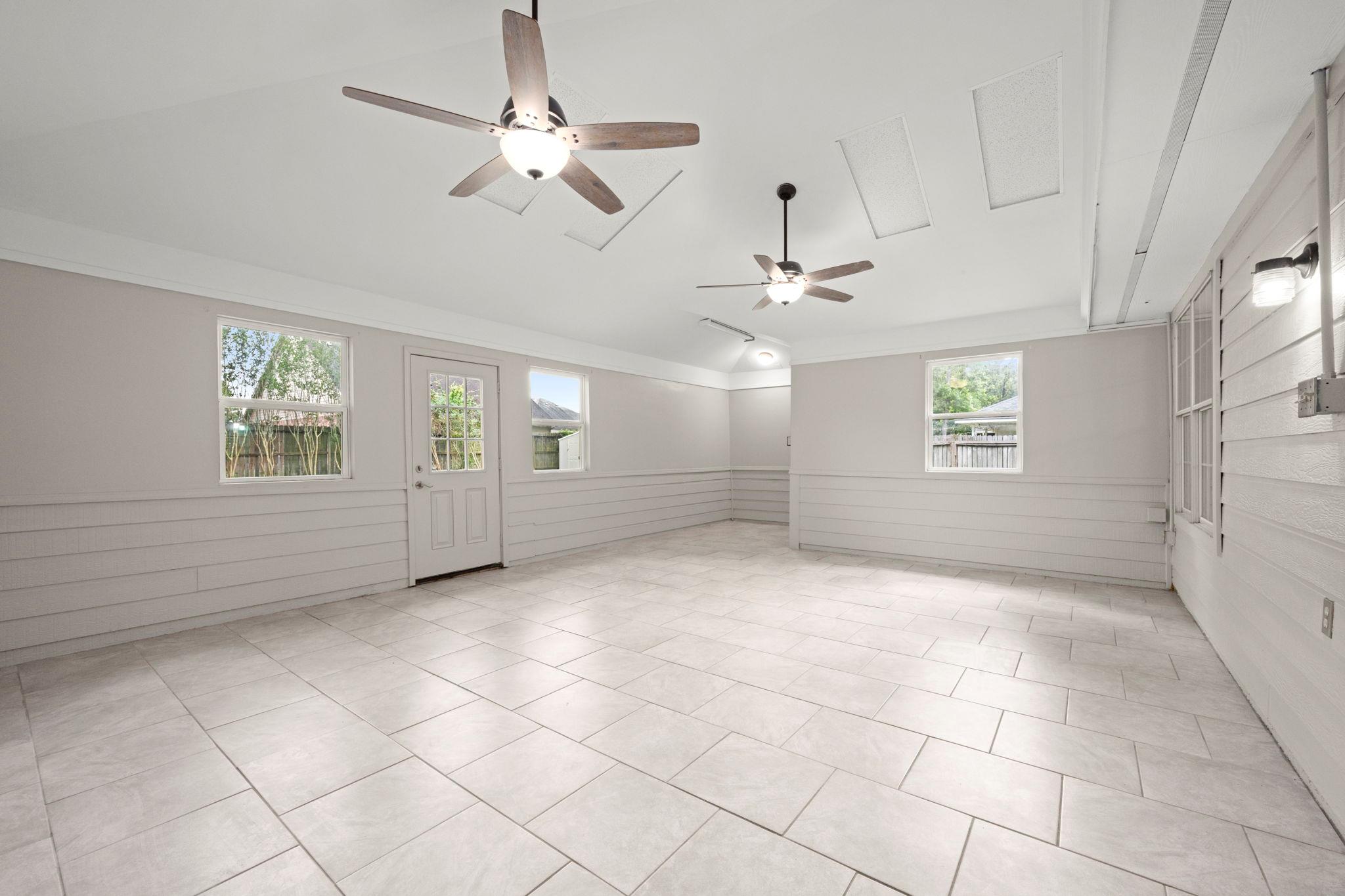 6707 Woodland Oaks