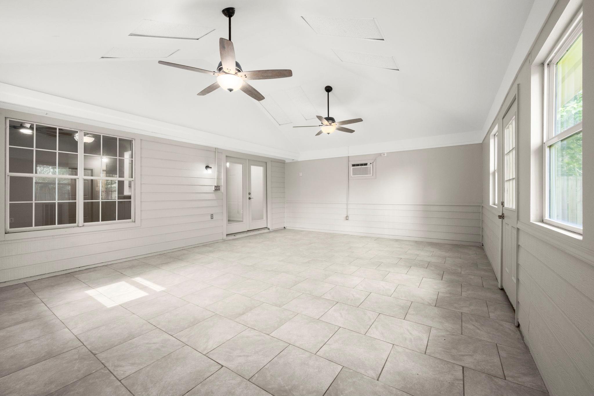 6707 Woodland Oaks