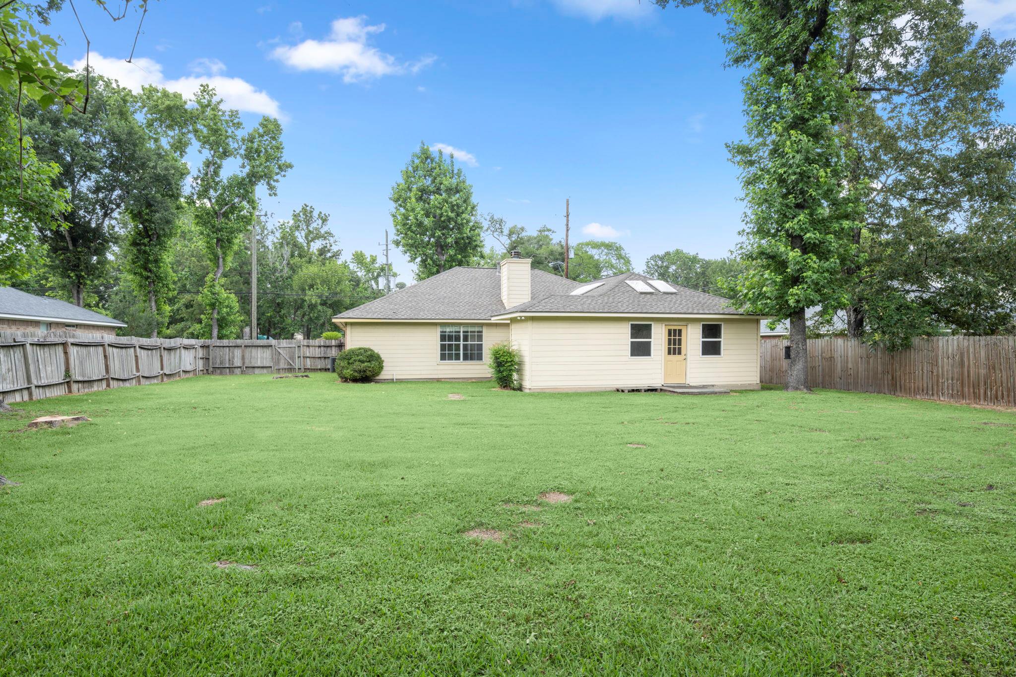 6707 Woodland Oaks
