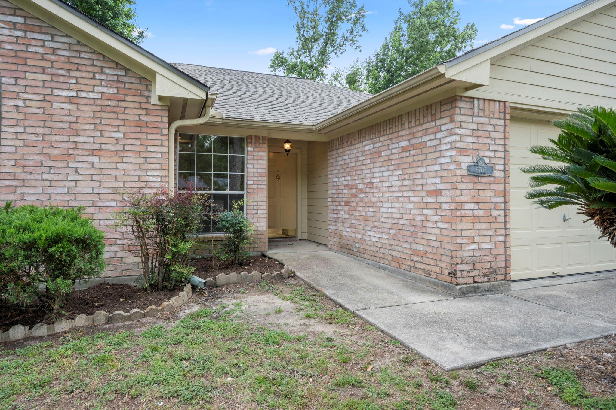 6707 Woodland Oaks