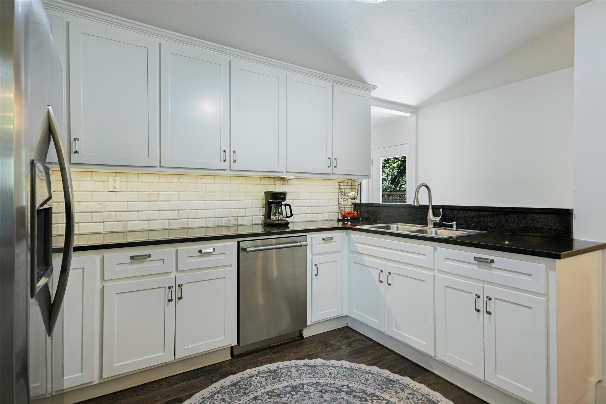 605 Deep Eddy Ave