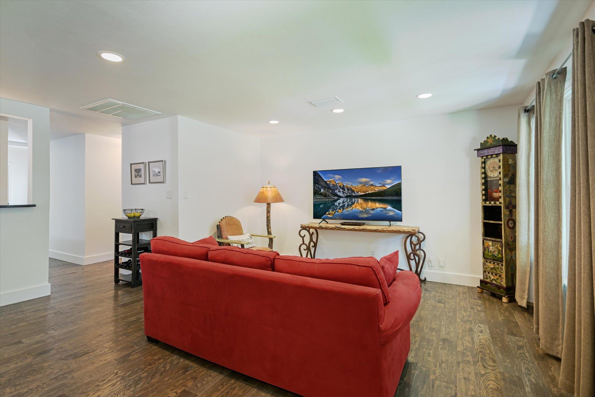 605 Deep Eddy Ave