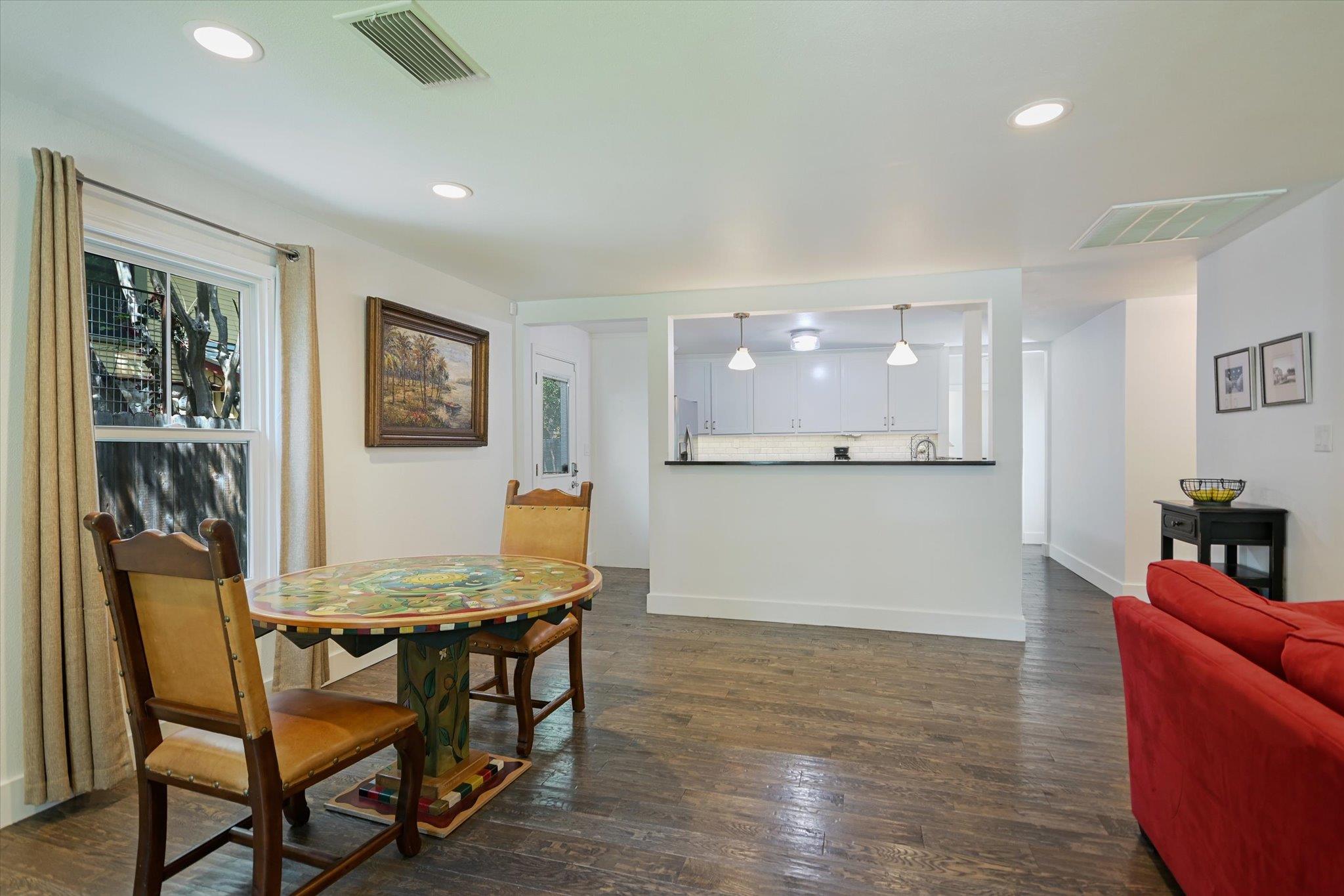 605 Deep Eddy Ave