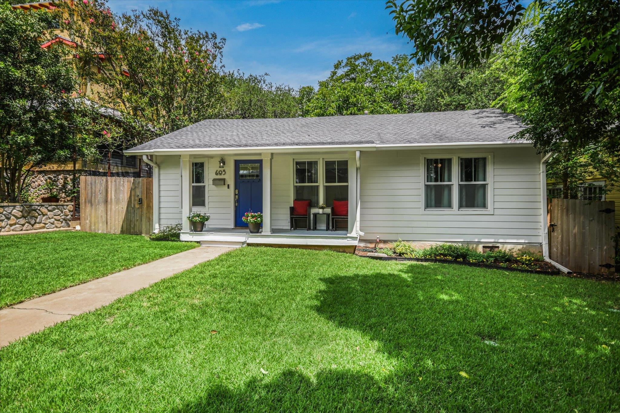 605 Deep Eddy Ave