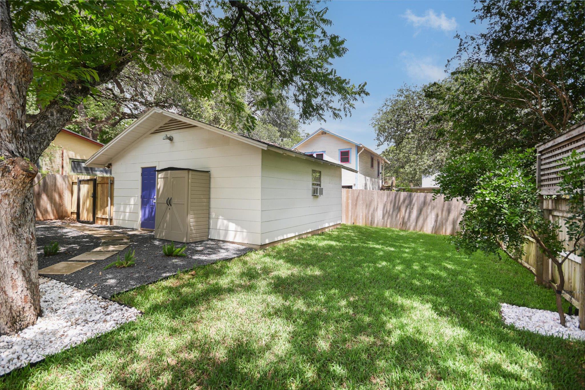 605 Deep Eddy Ave