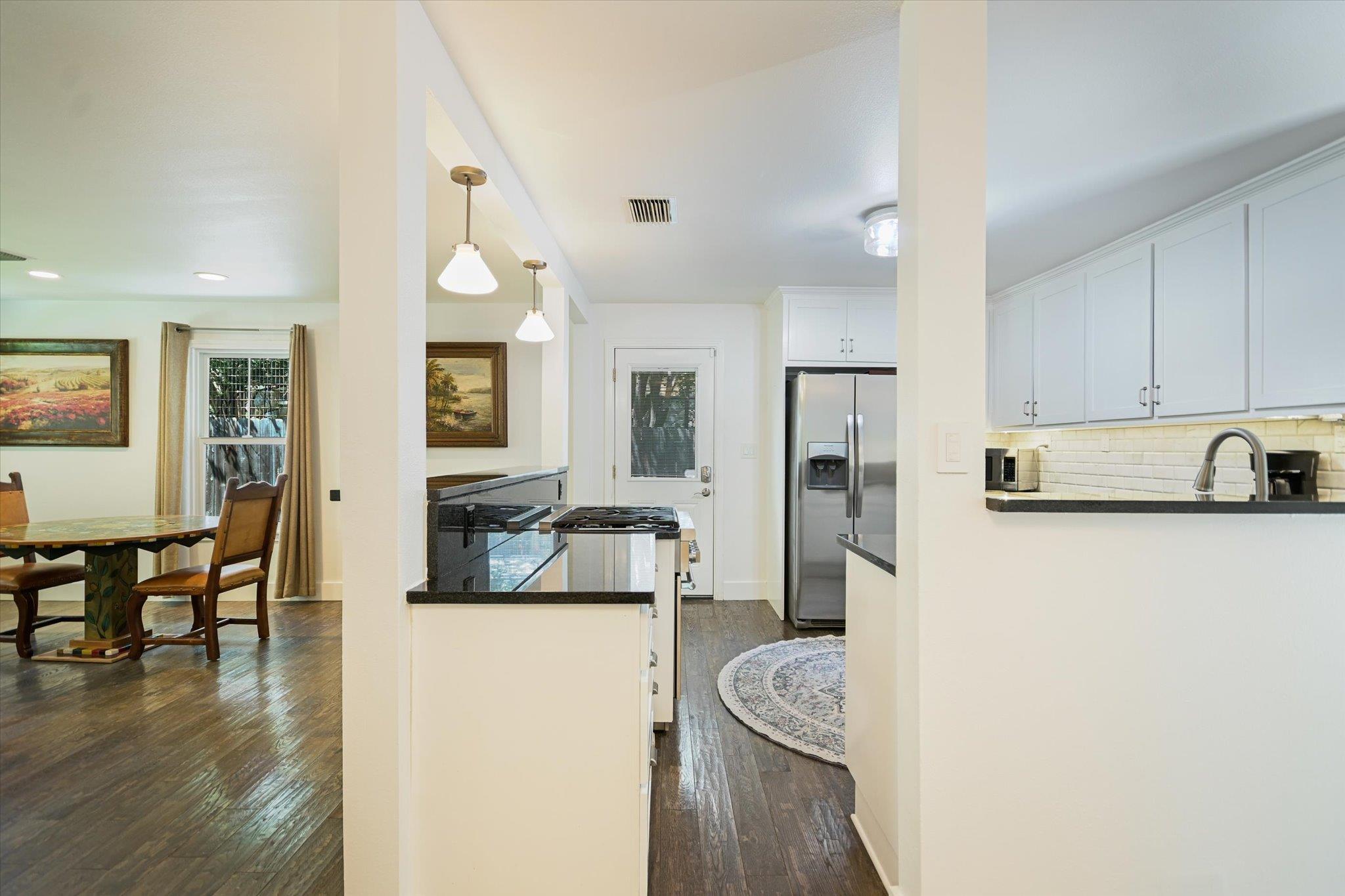 605 Deep Eddy Ave