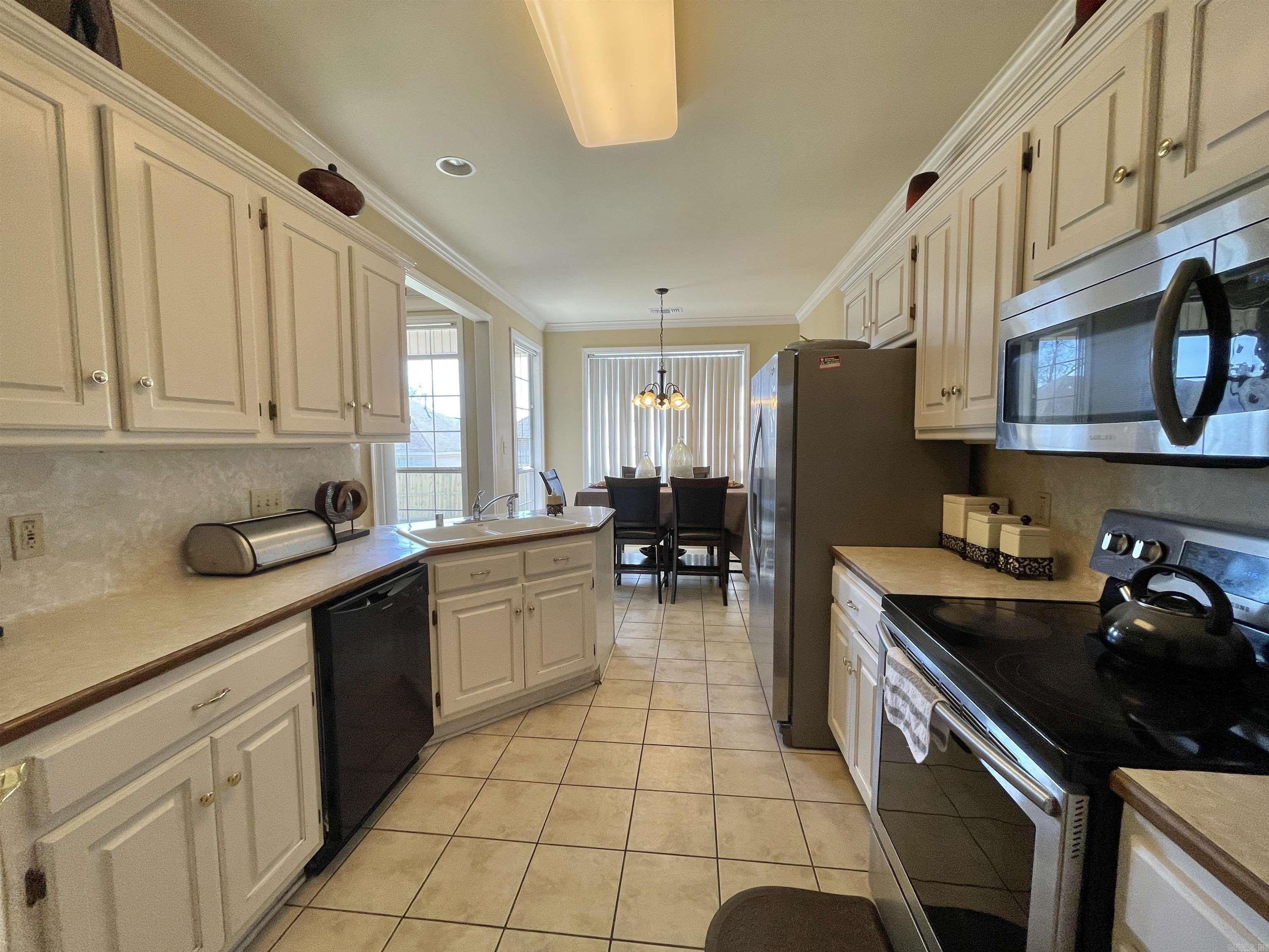 35 Wedgewood Creek