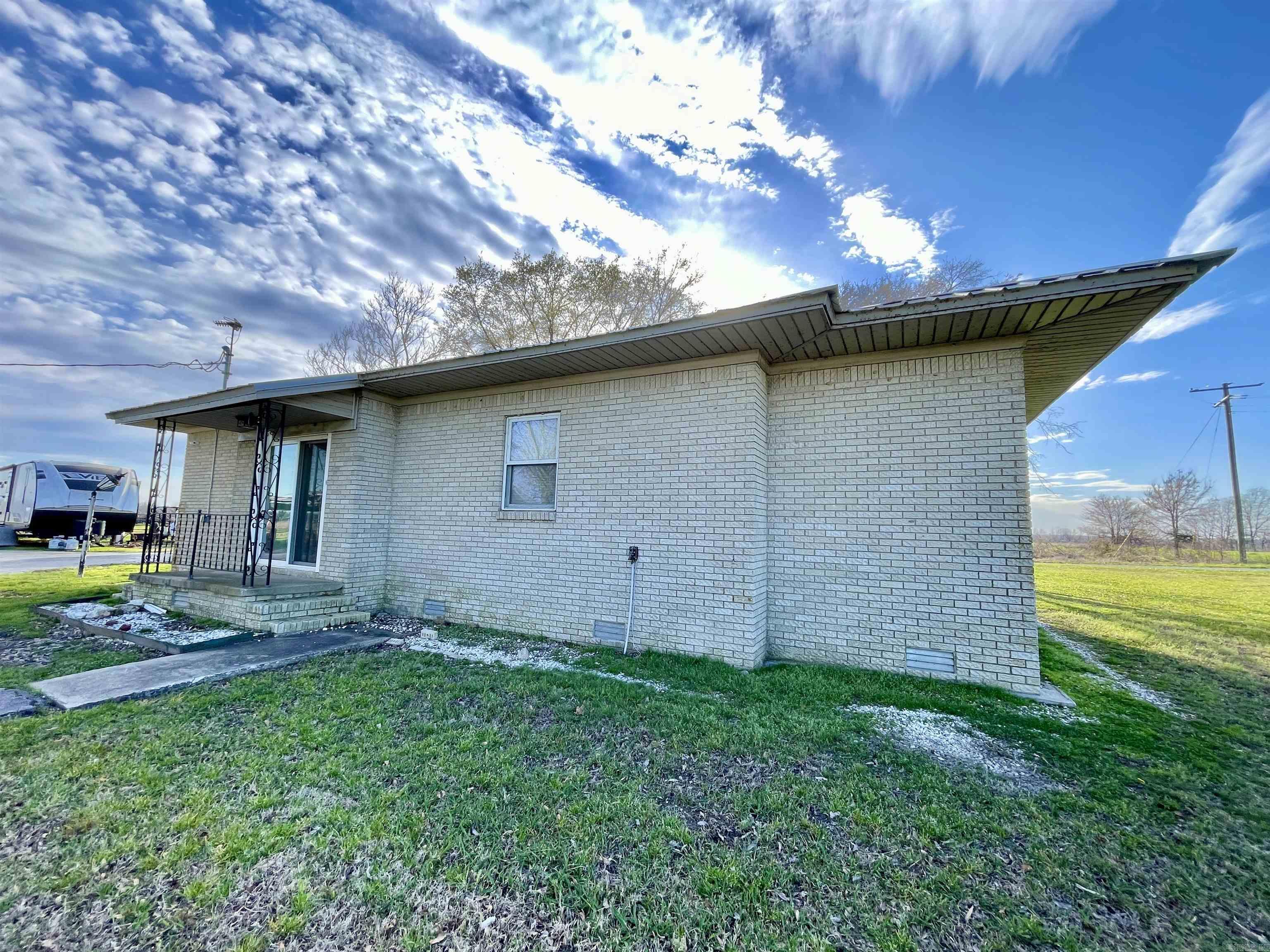 6053 Hwy 86 E