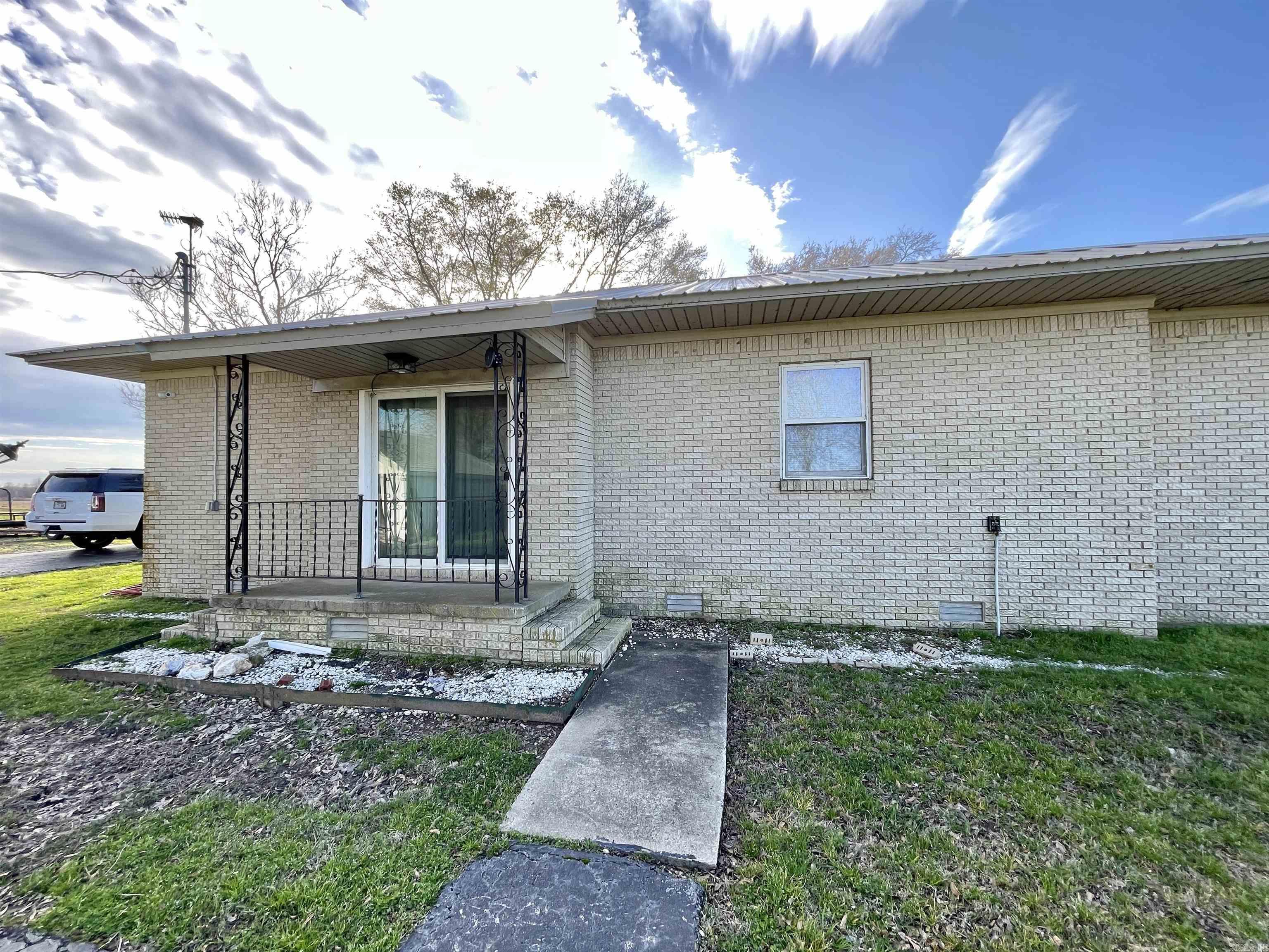6053 Hwy 86 E
