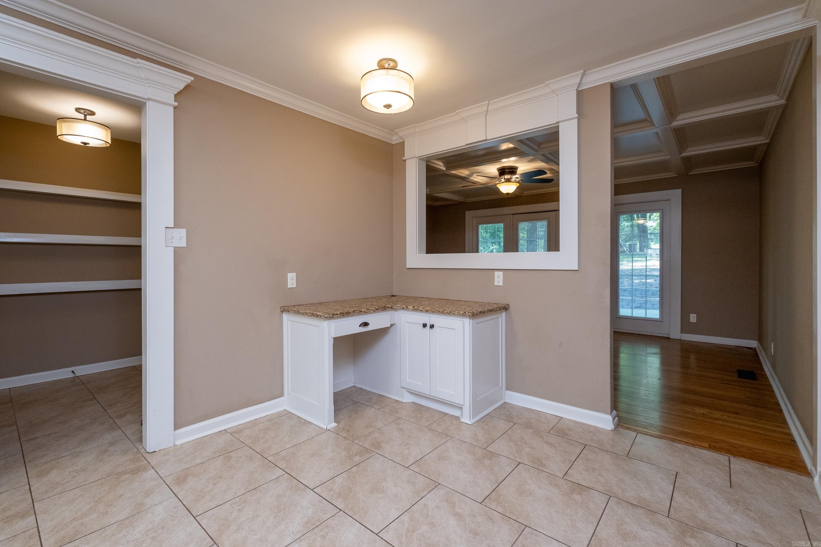 1806 Lakeview Drive