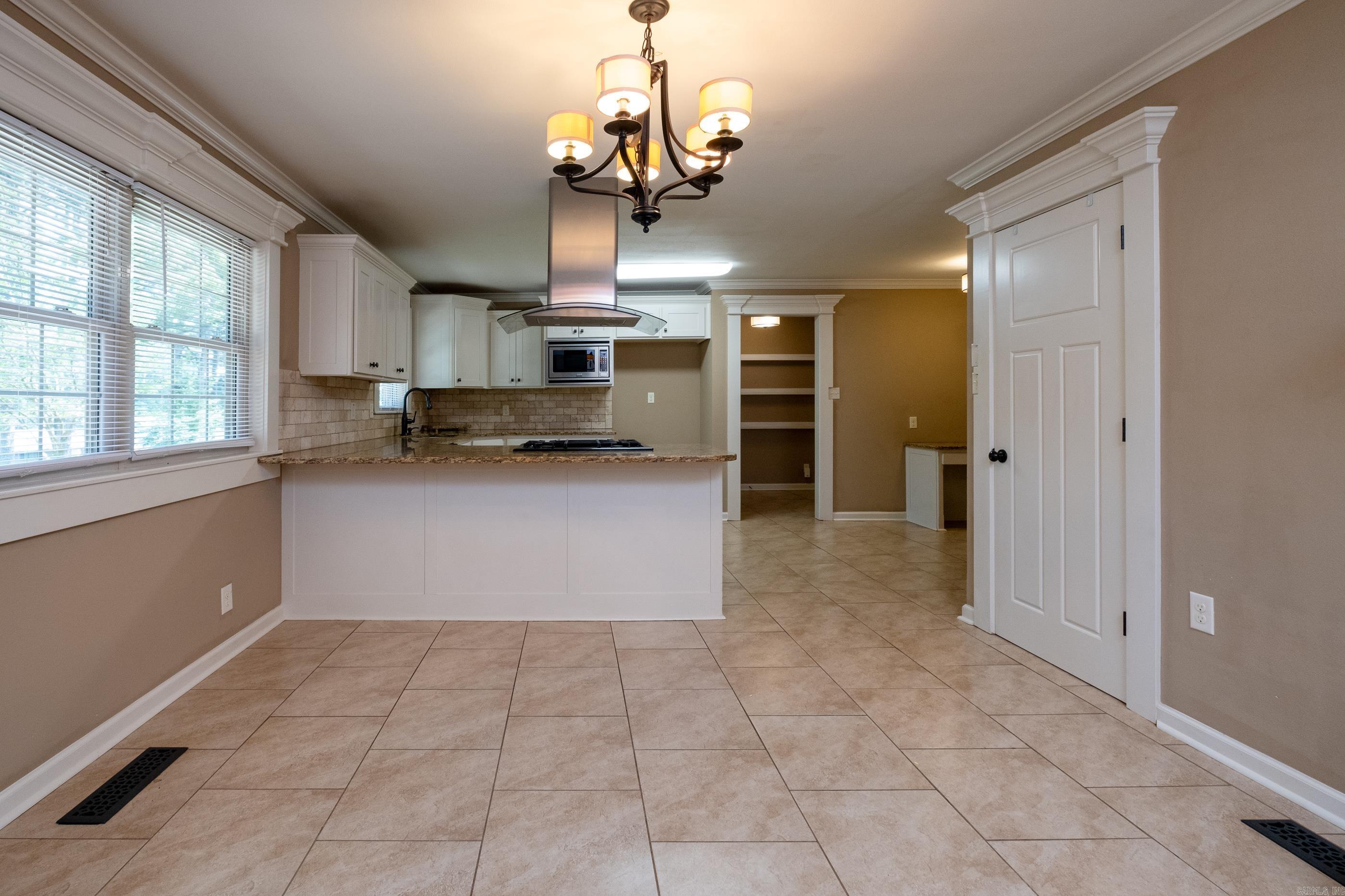 1806 Lakeview Drive