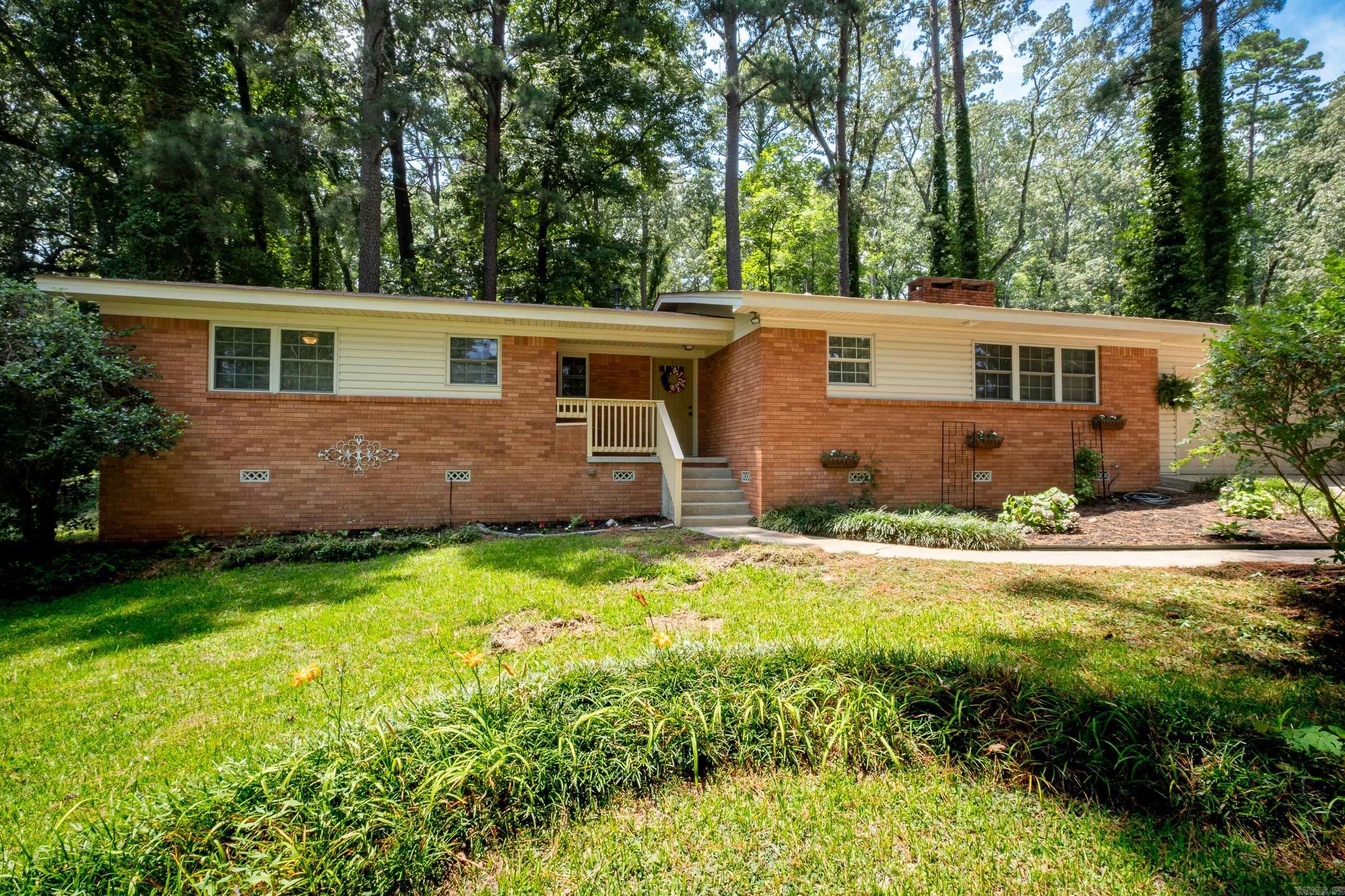 1806 Lakeview Drive