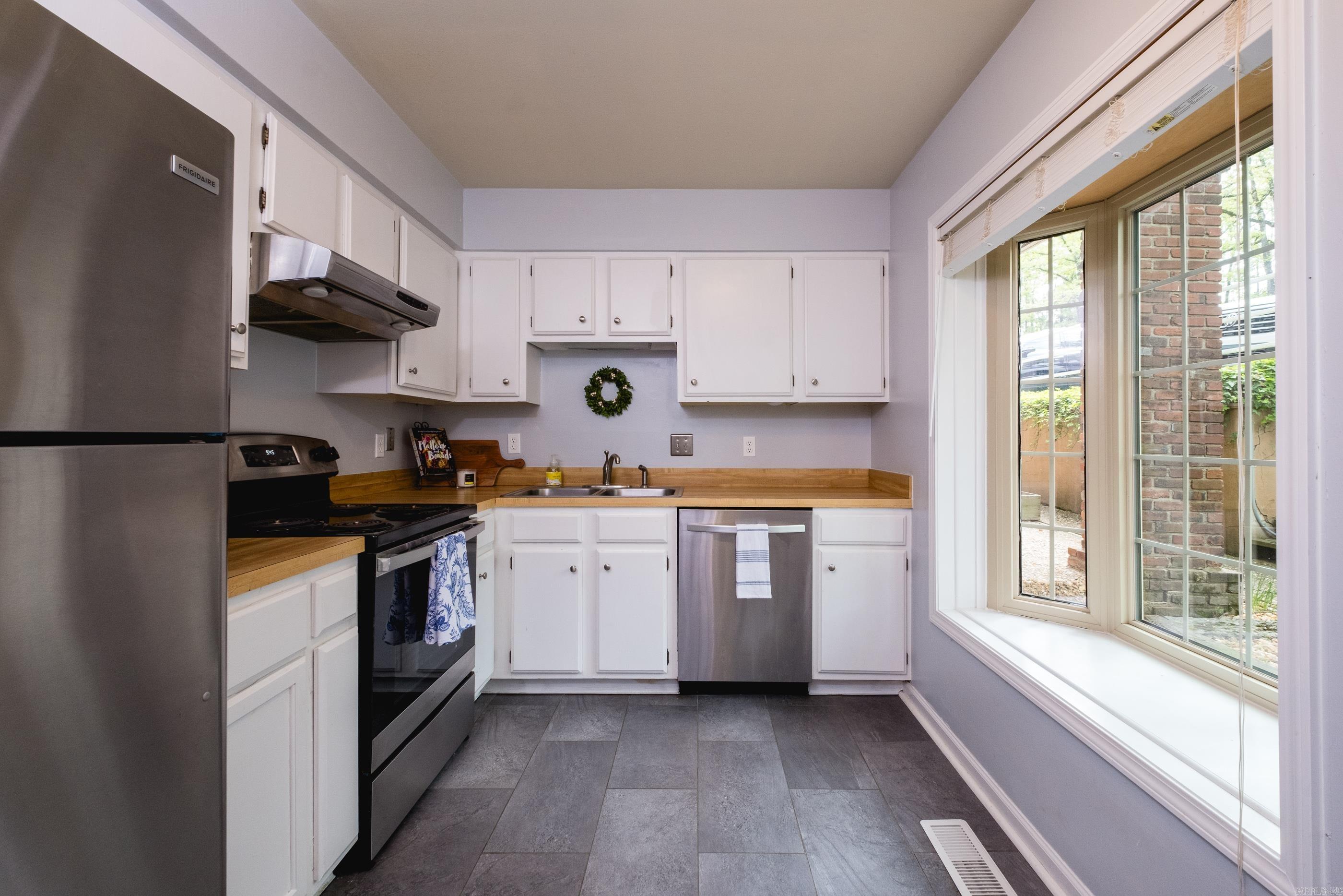 27 Kingsbridge Way