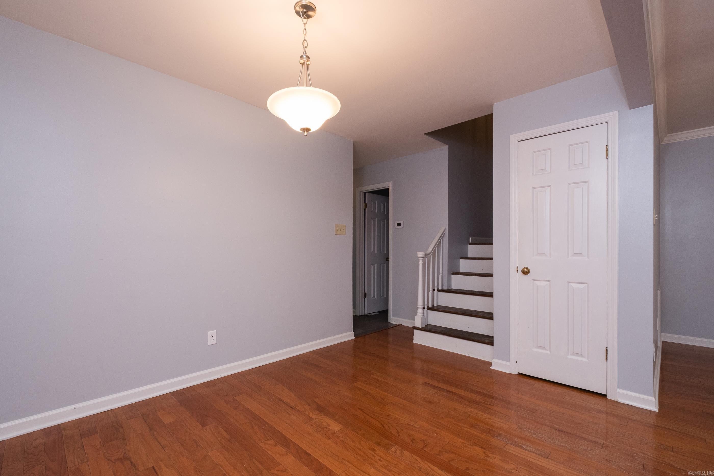 27 Kingsbridge Way