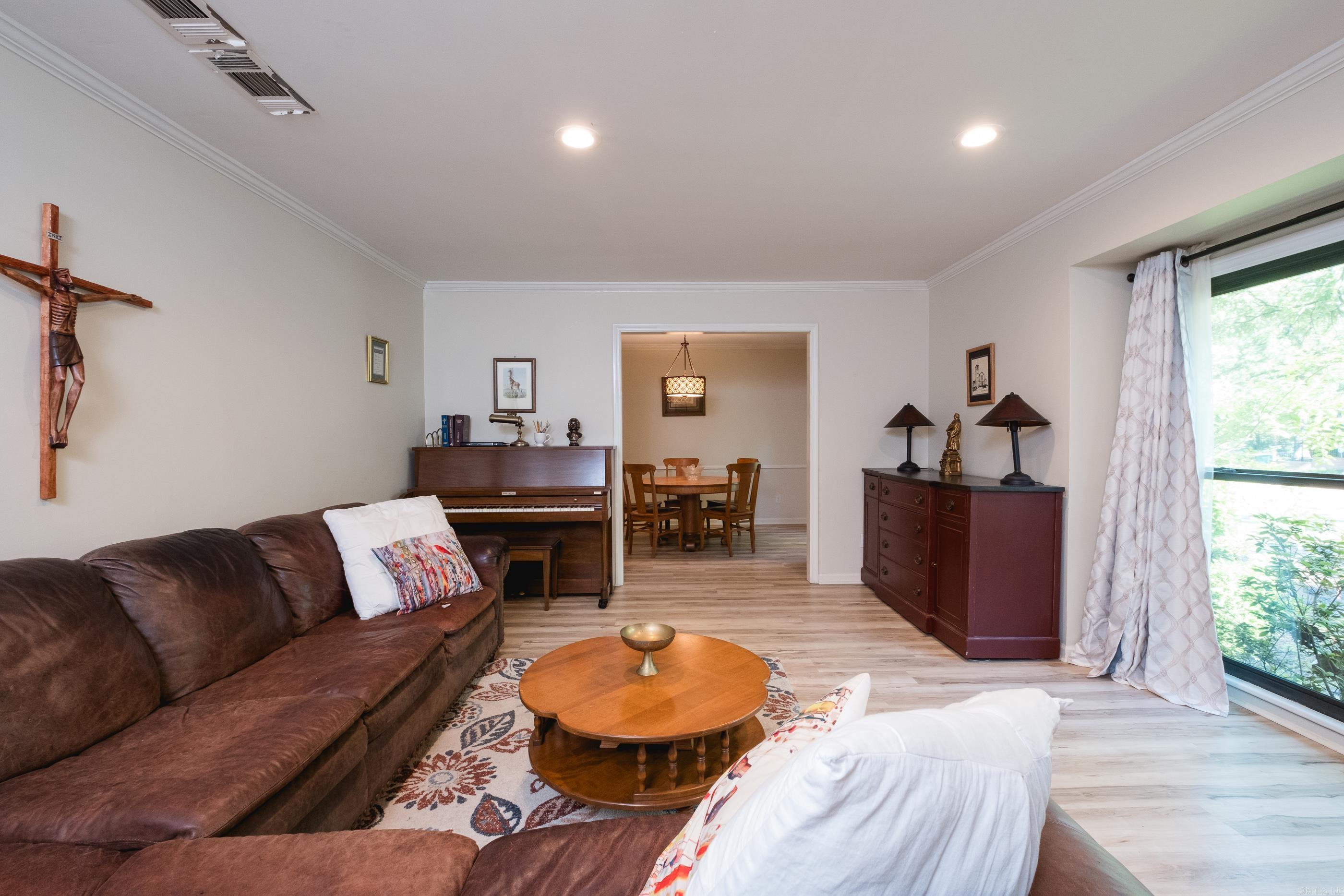 7 Sandstone Court