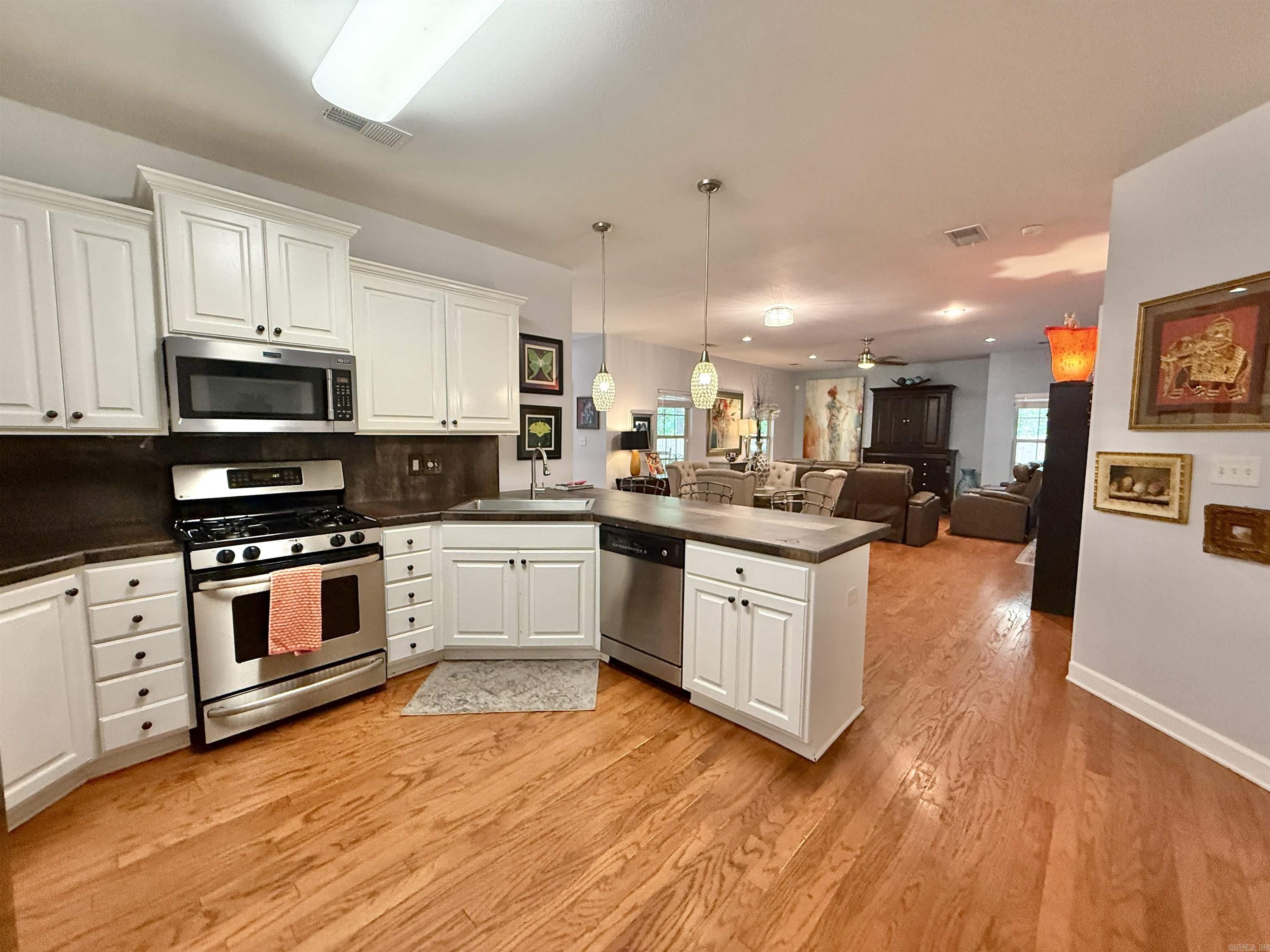 1603 Stagecoach Village