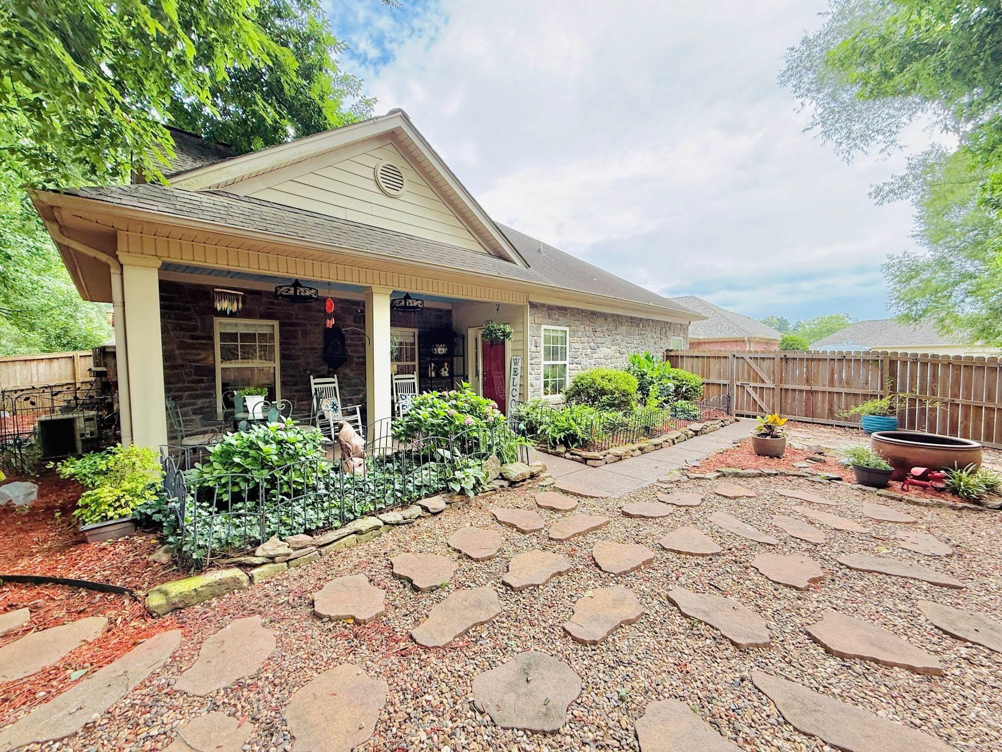 1603 Stagecoach Village