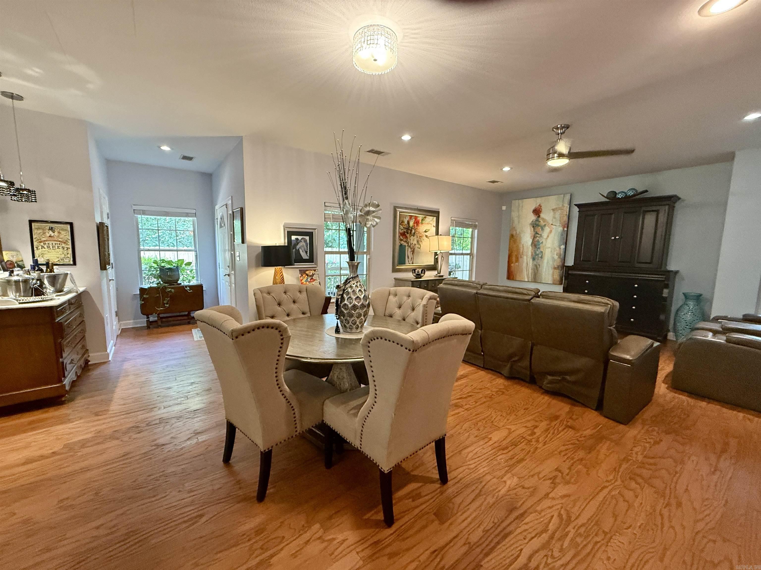 1603 Stagecoach Village
