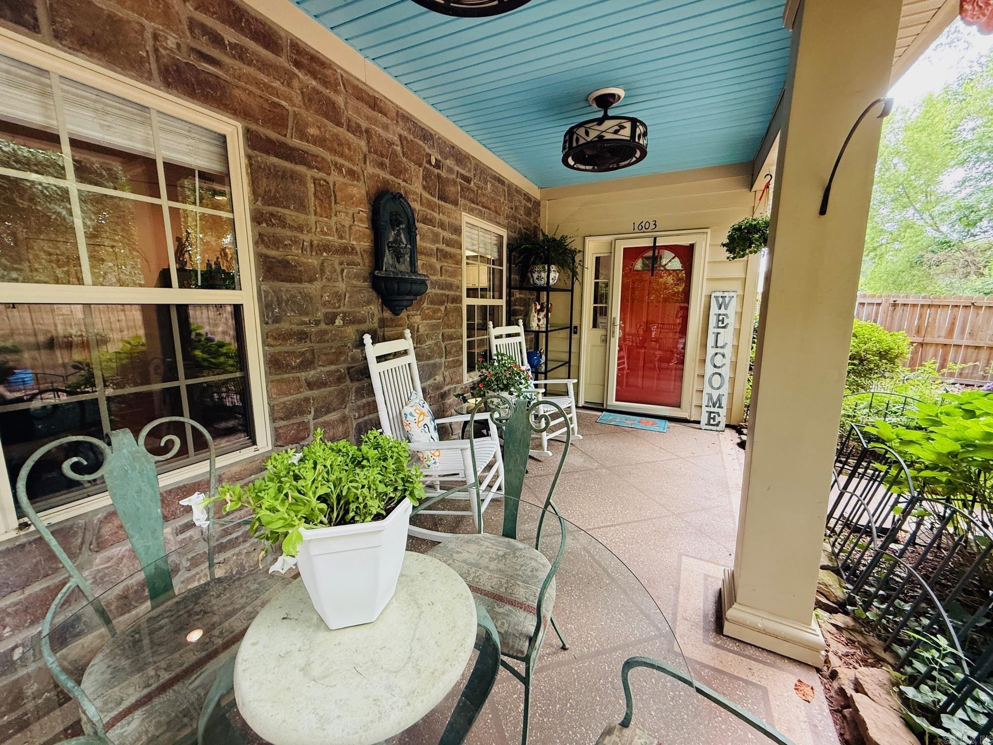 1603 Stagecoach Village