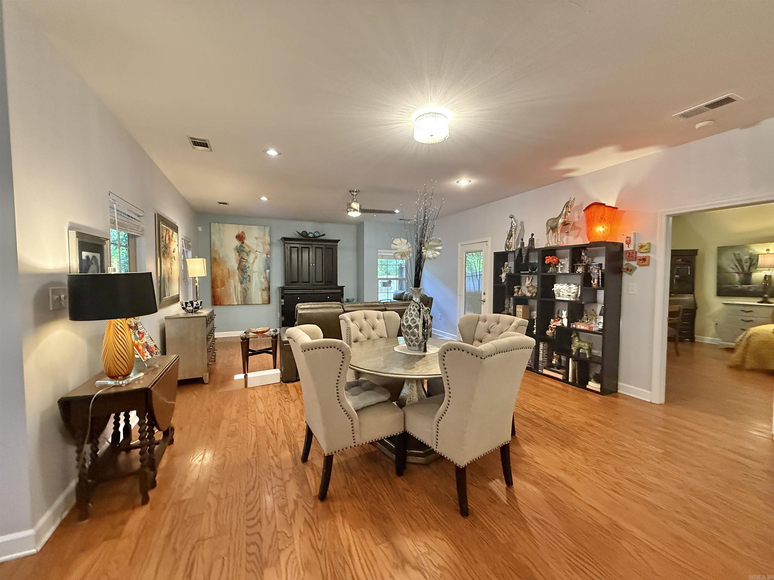 1603 Stagecoach Village