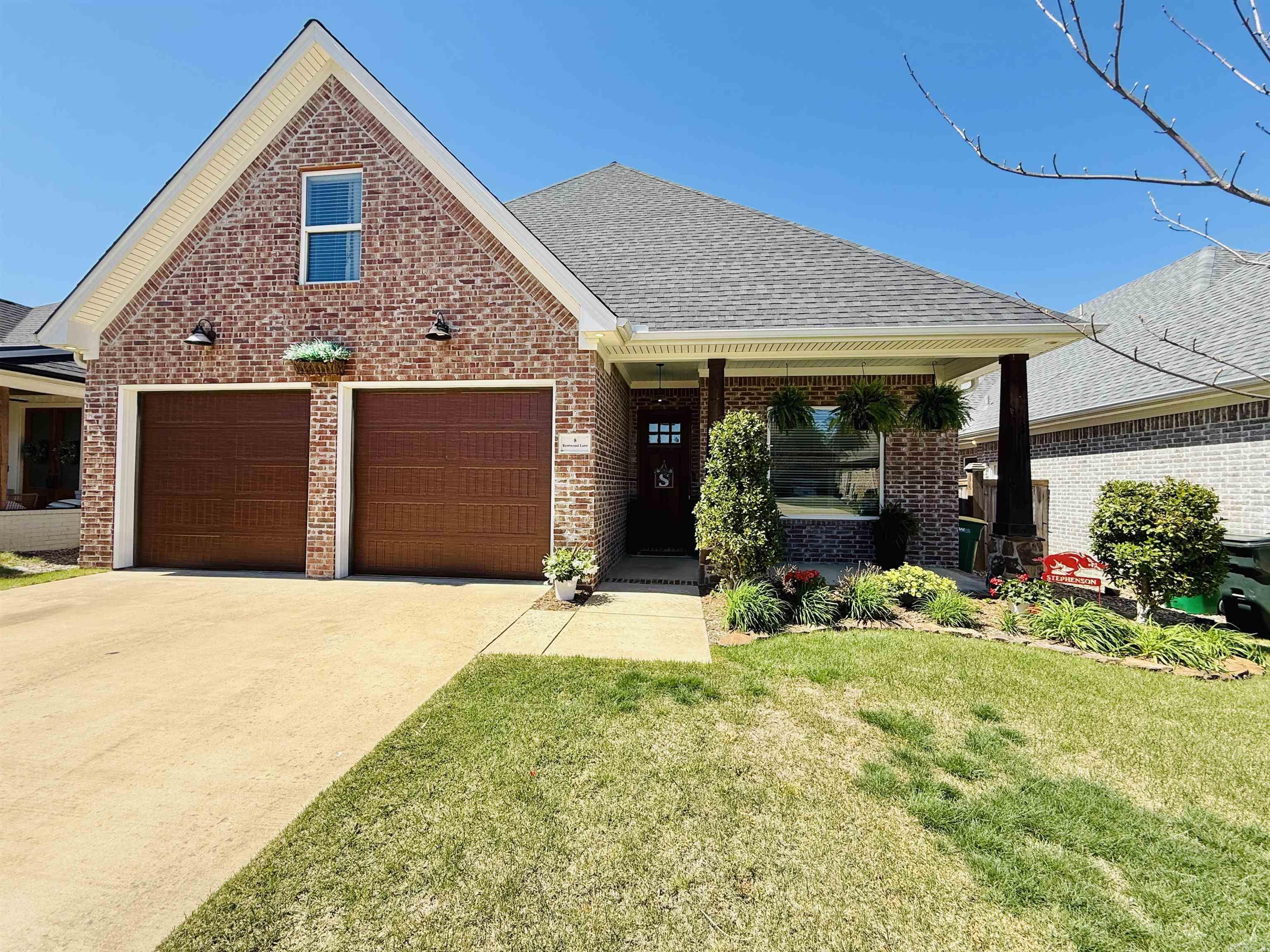 8 BENTWOOD Lane