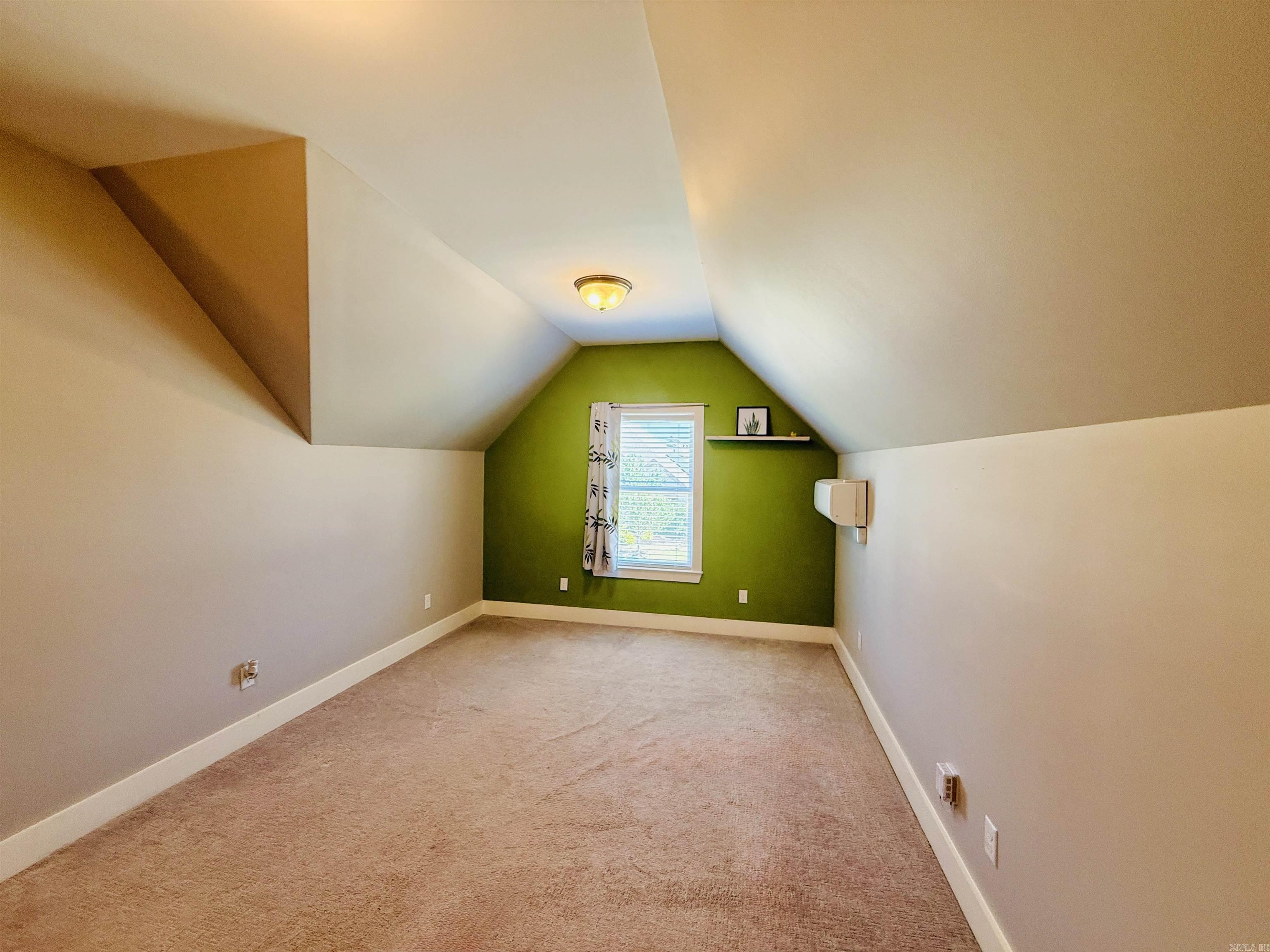 8 BENTWOOD Lane