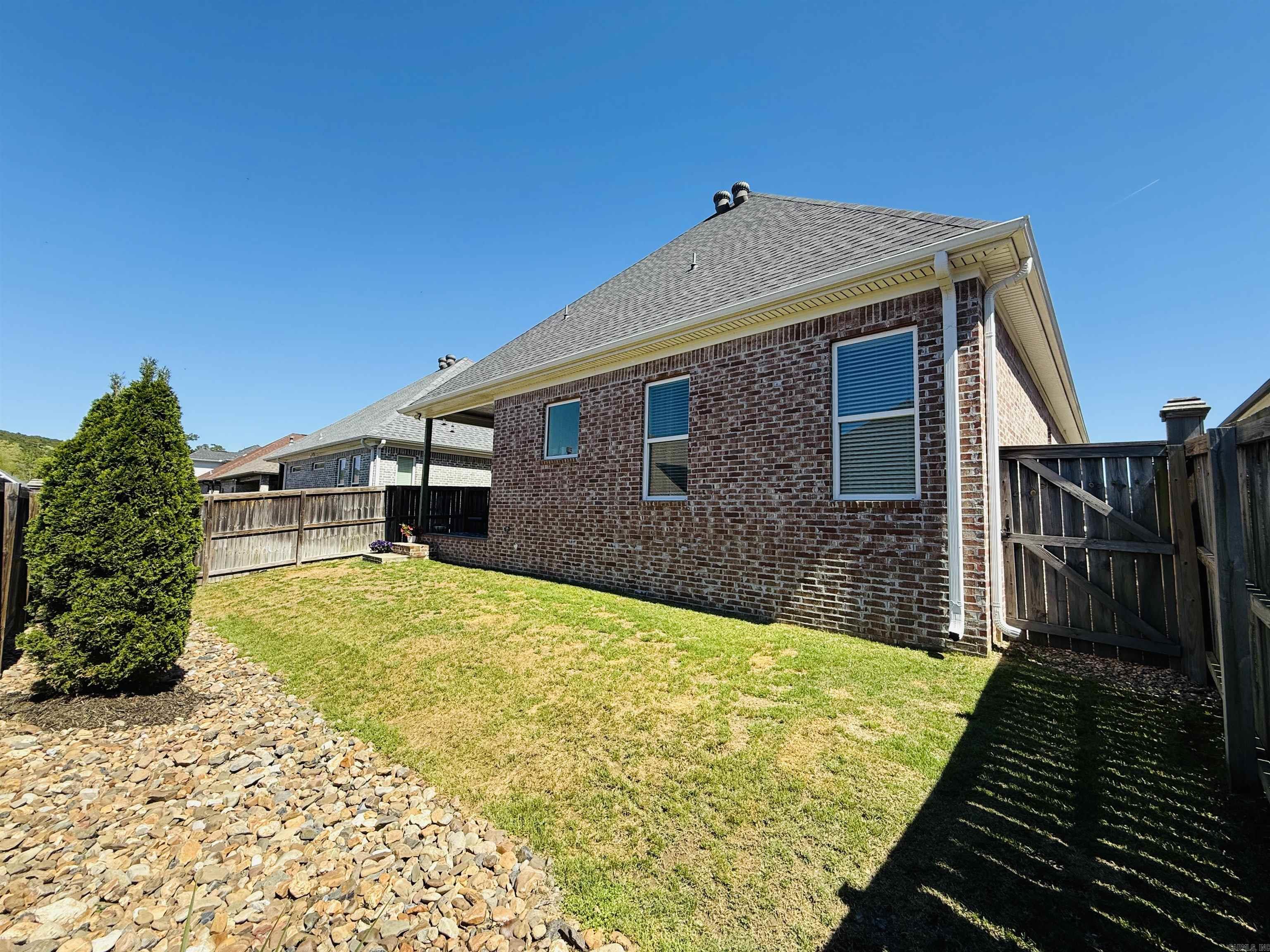 8 BENTWOOD Lane
