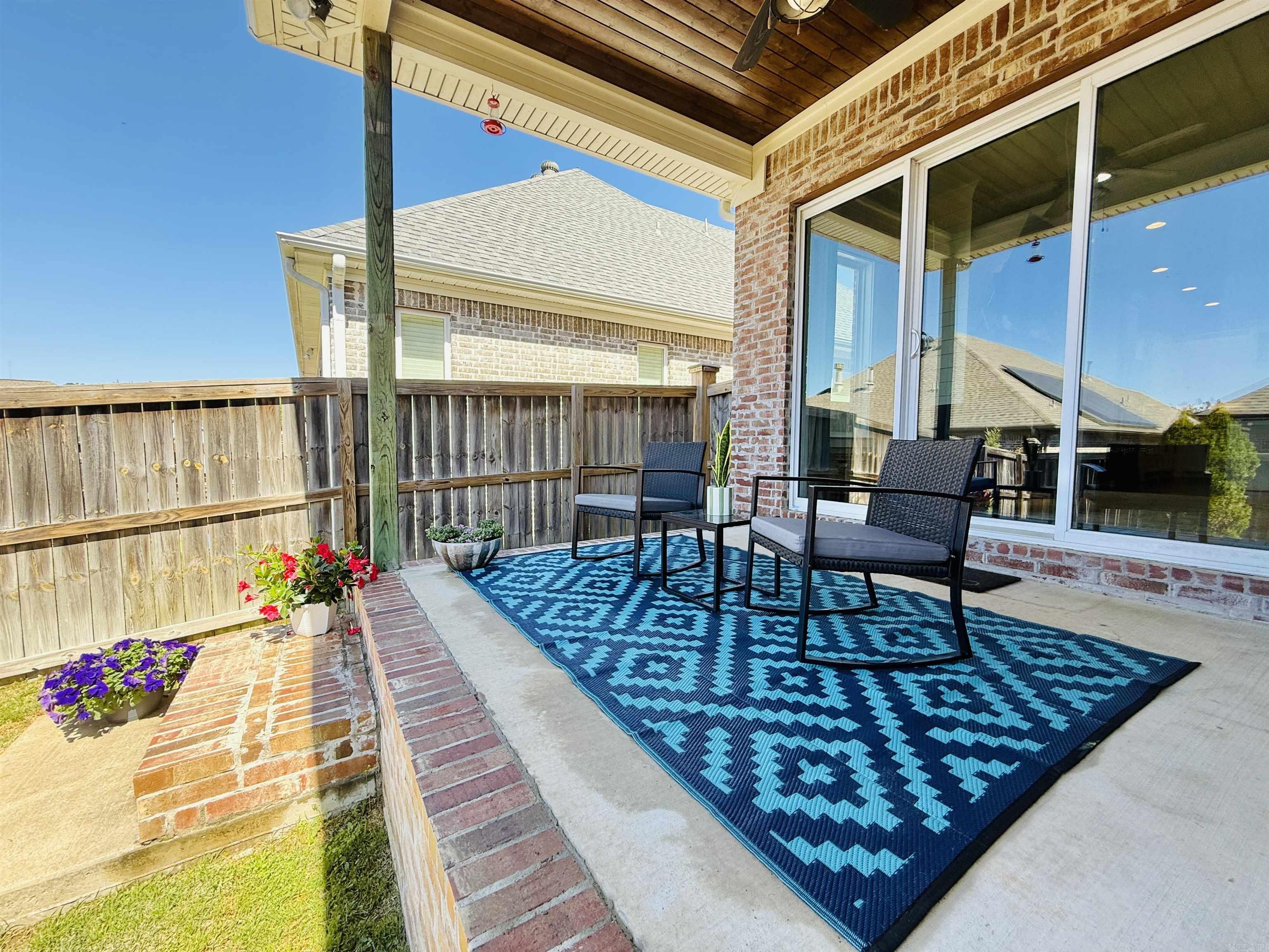 8 BENTWOOD Lane