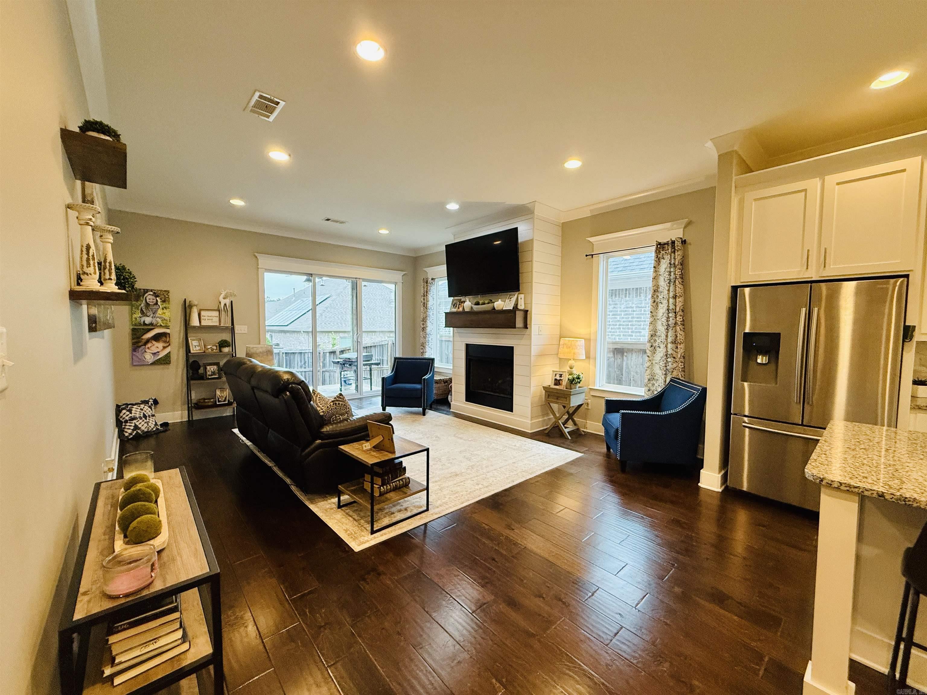8 BENTWOOD Lane