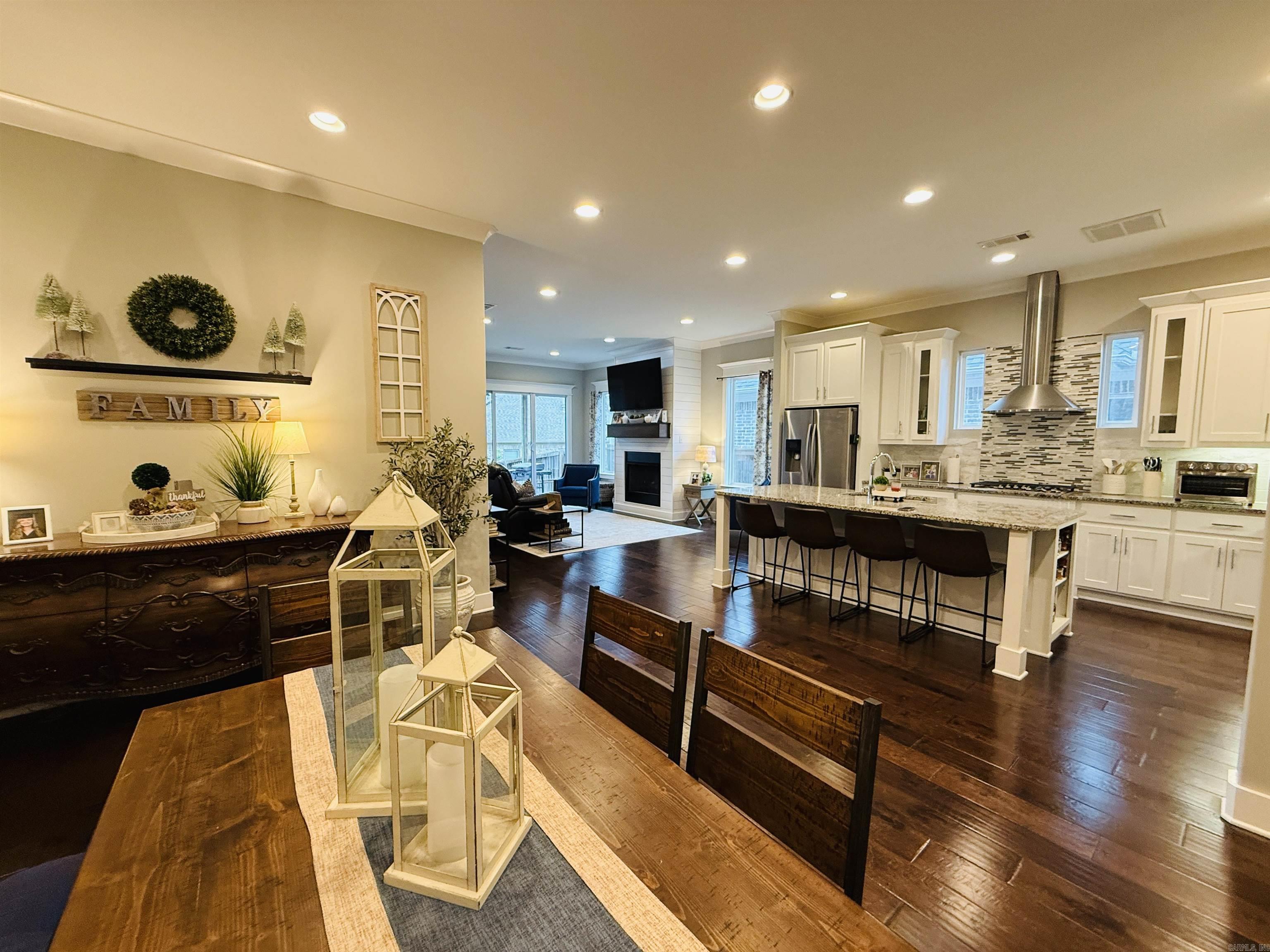 8 BENTWOOD Lane
