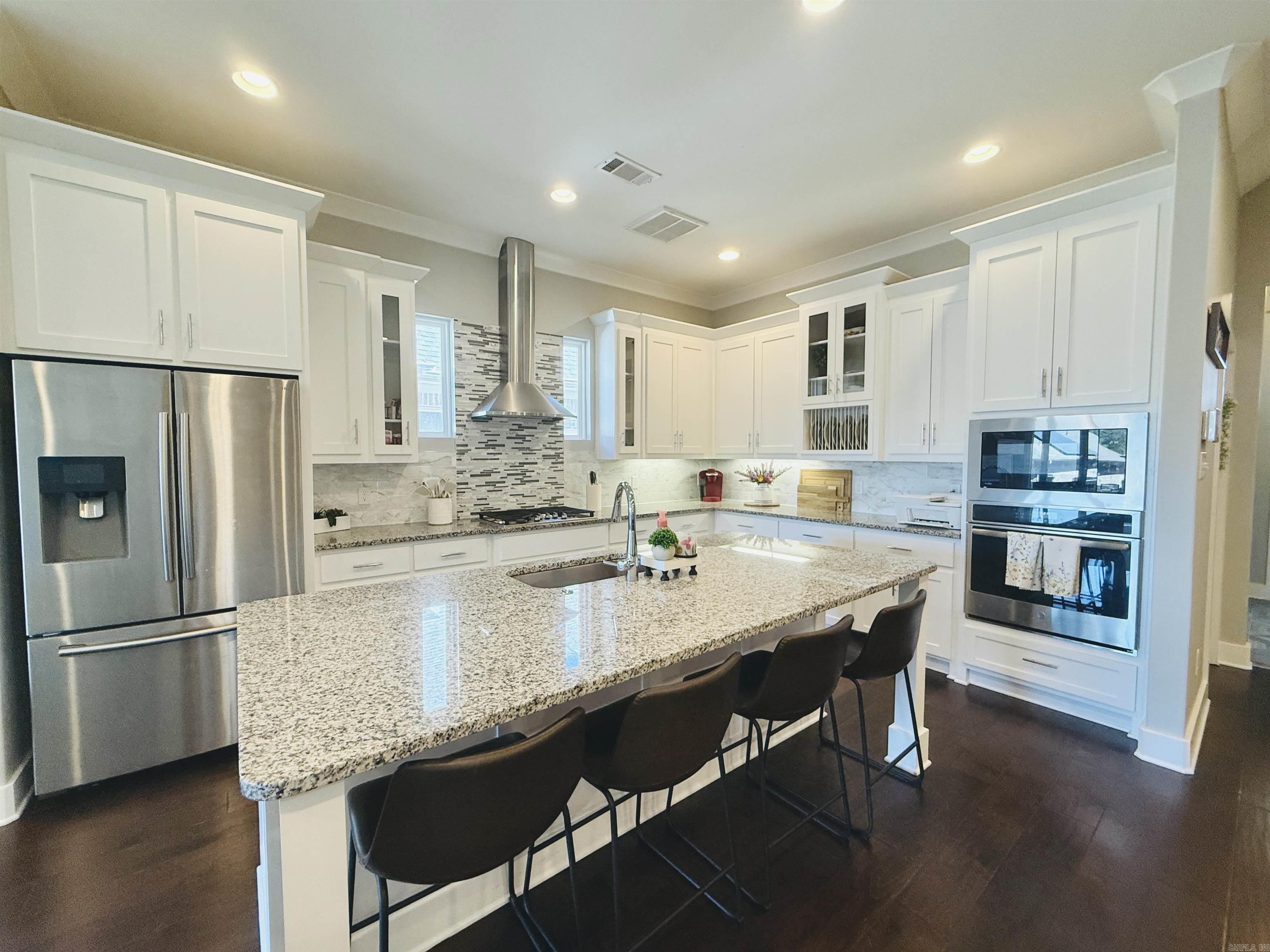 8 BENTWOOD Lane