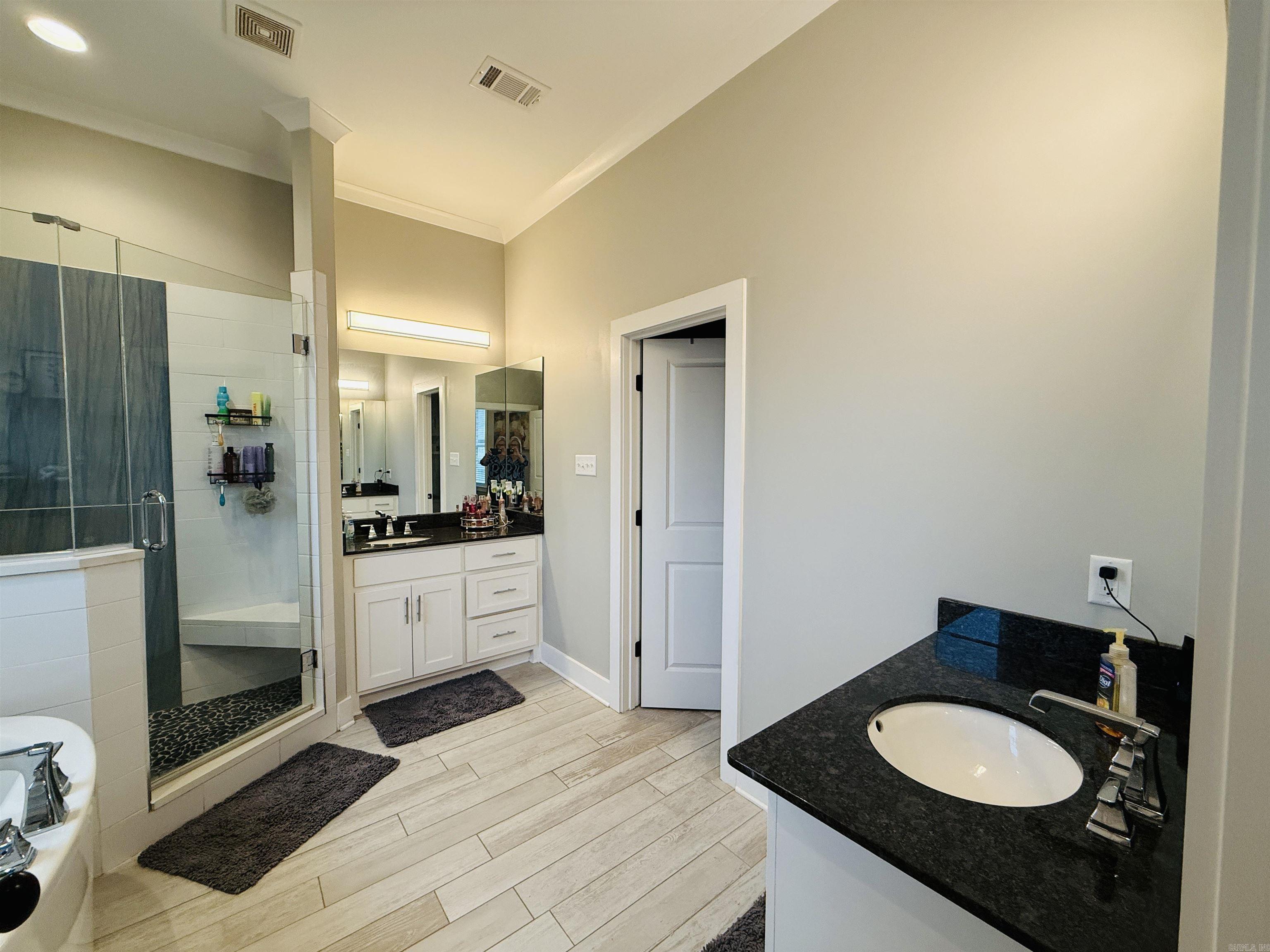 8 BENTWOOD Lane