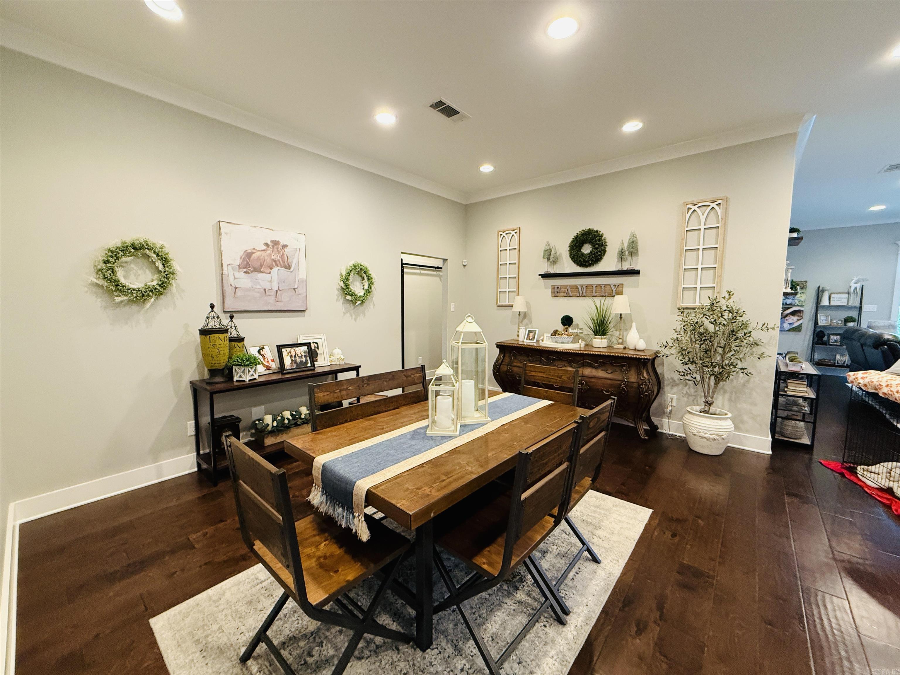 8 BENTWOOD Lane