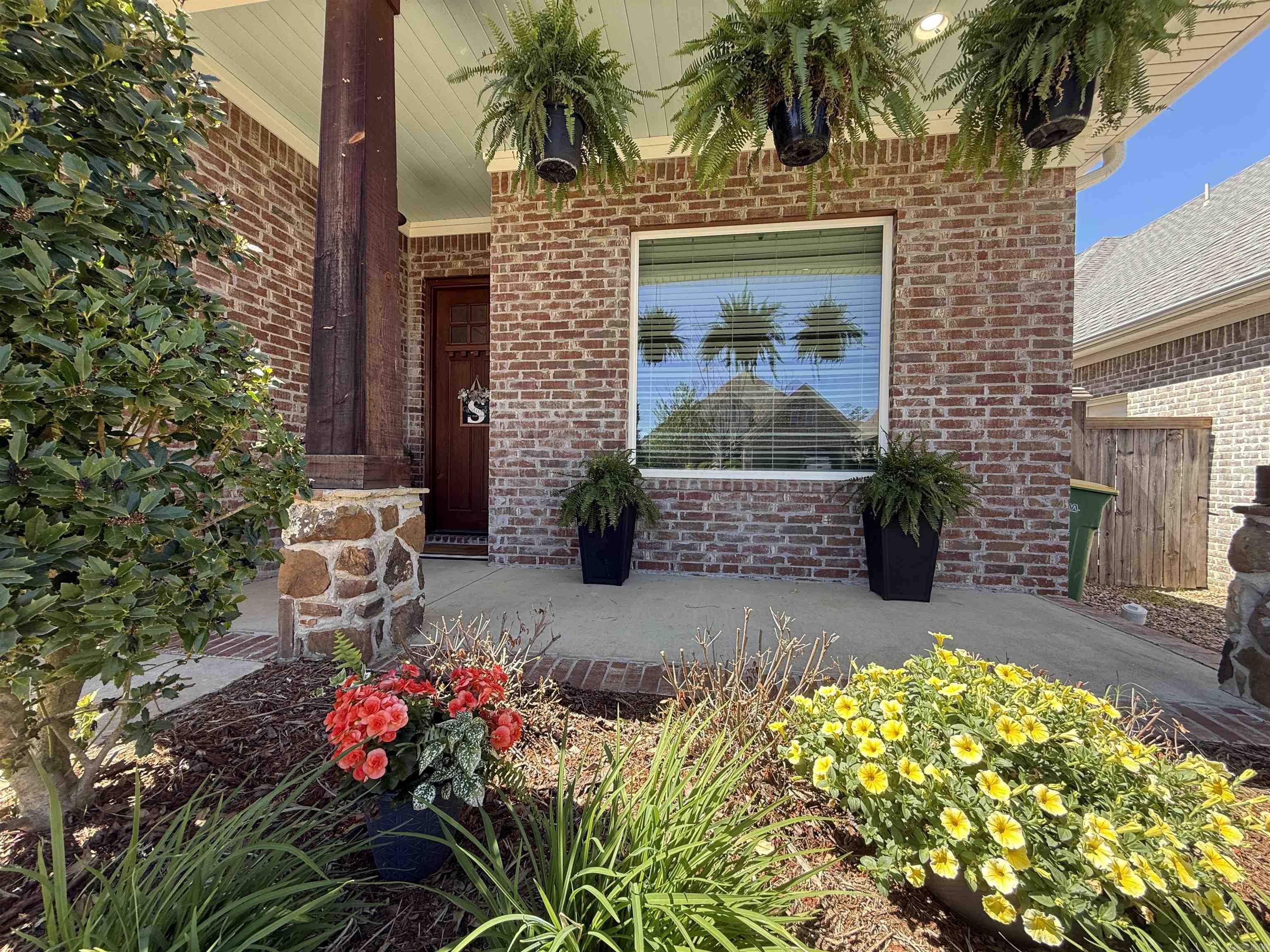 8 BENTWOOD Lane