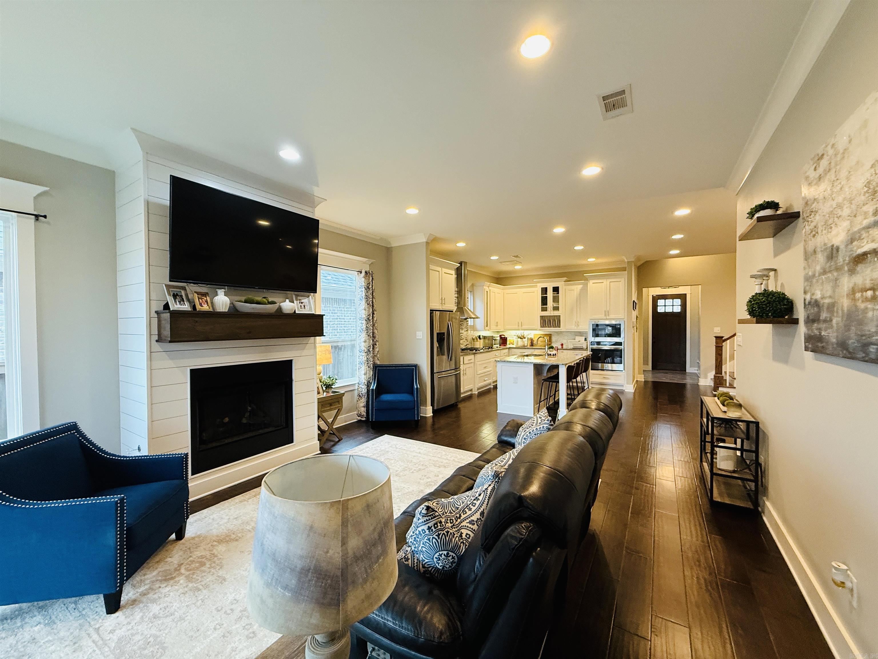 8 BENTWOOD Lane
