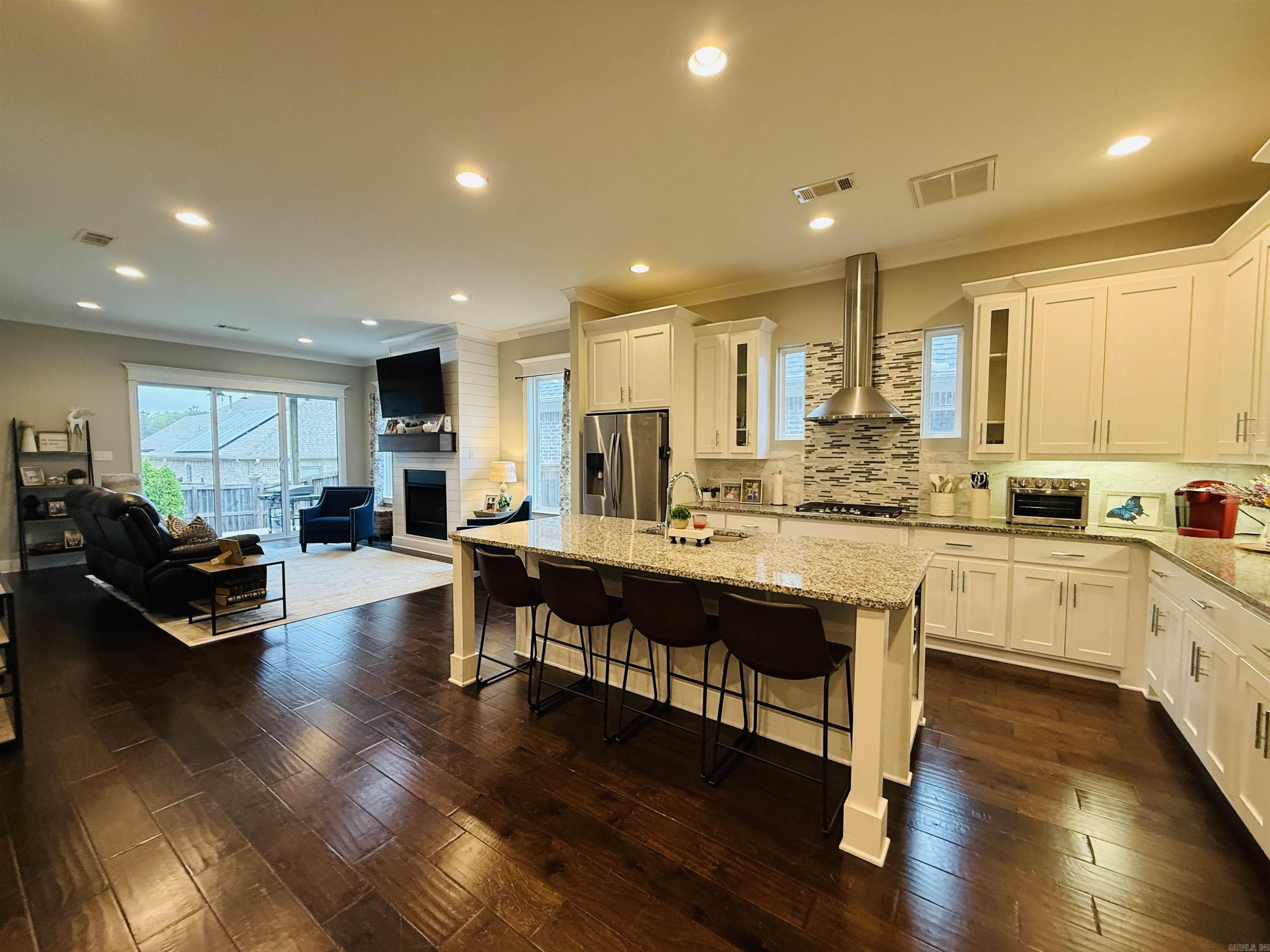 8 BENTWOOD Lane