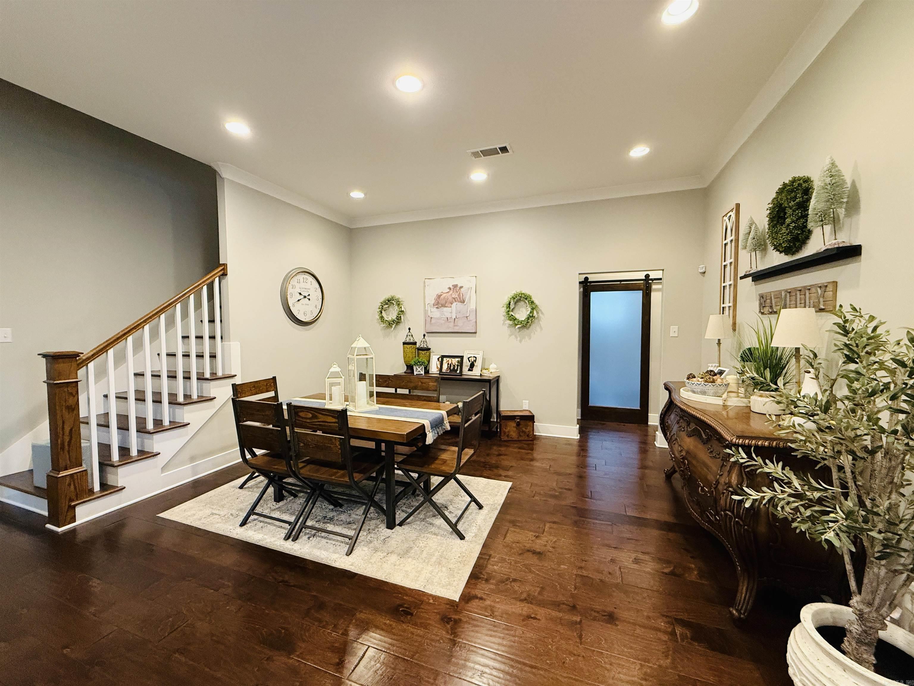 8 BENTWOOD Lane