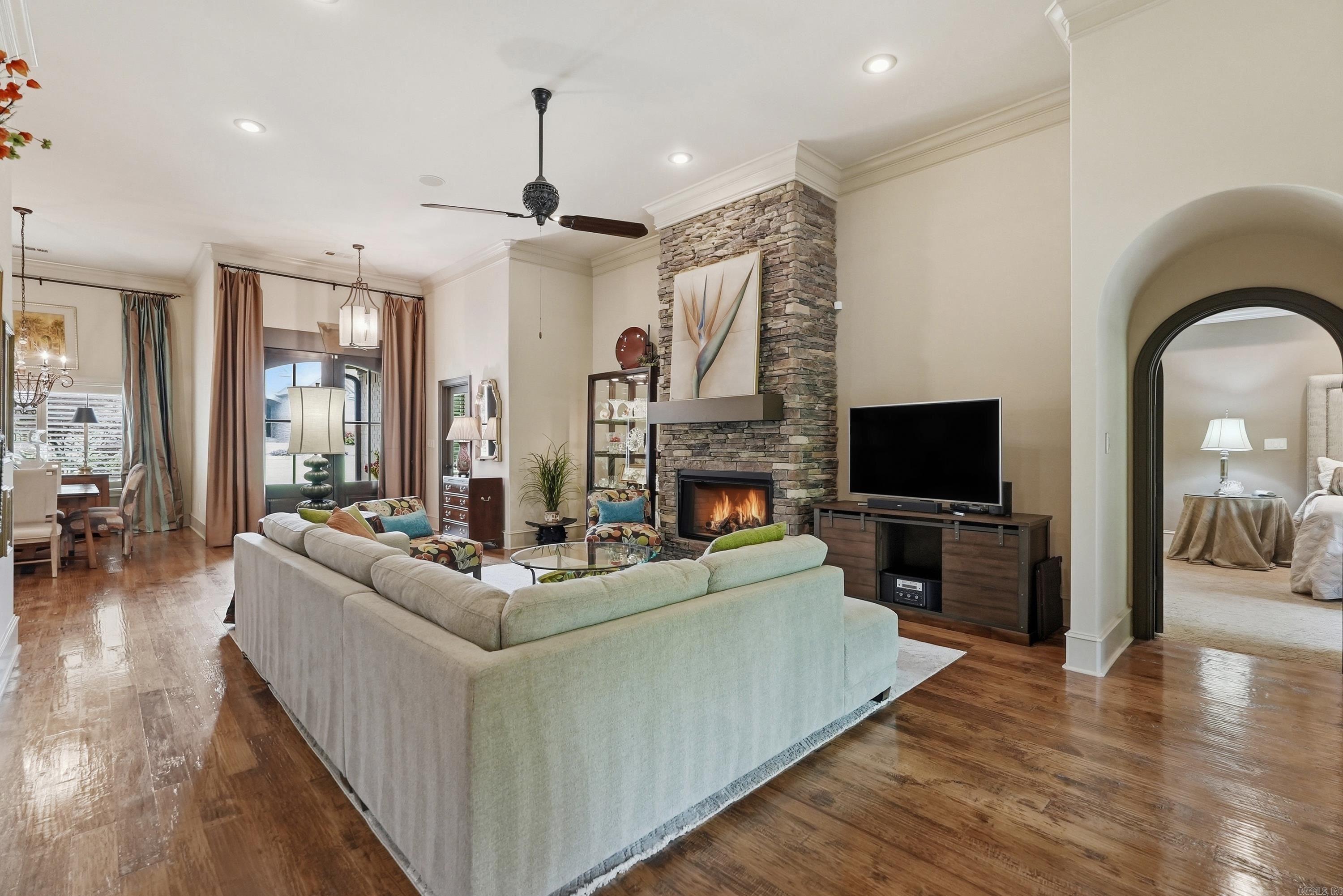32 Winthrop Point