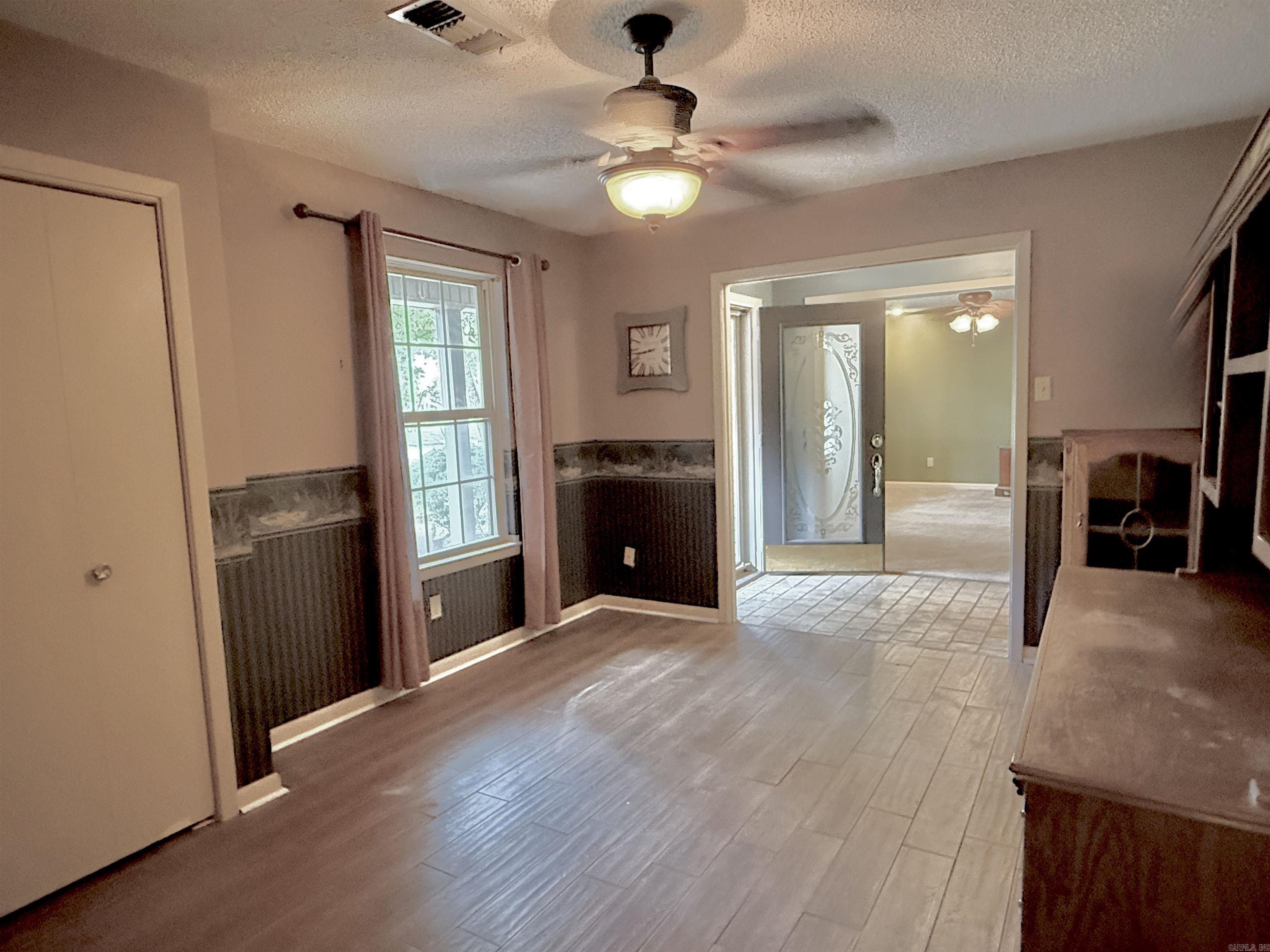 7701 Oakridge