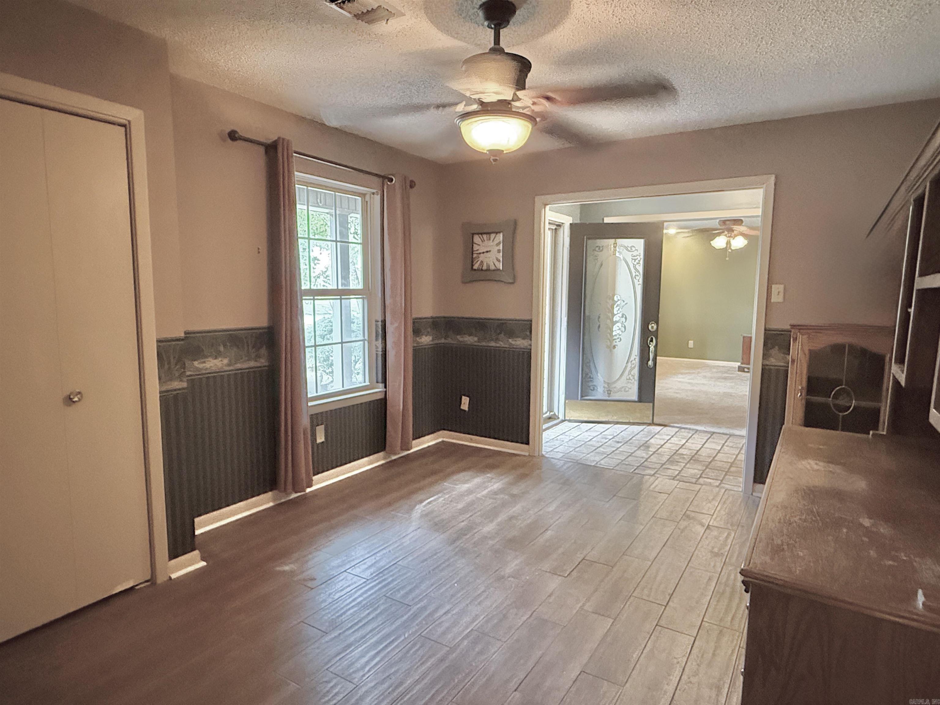7701 Oakridge