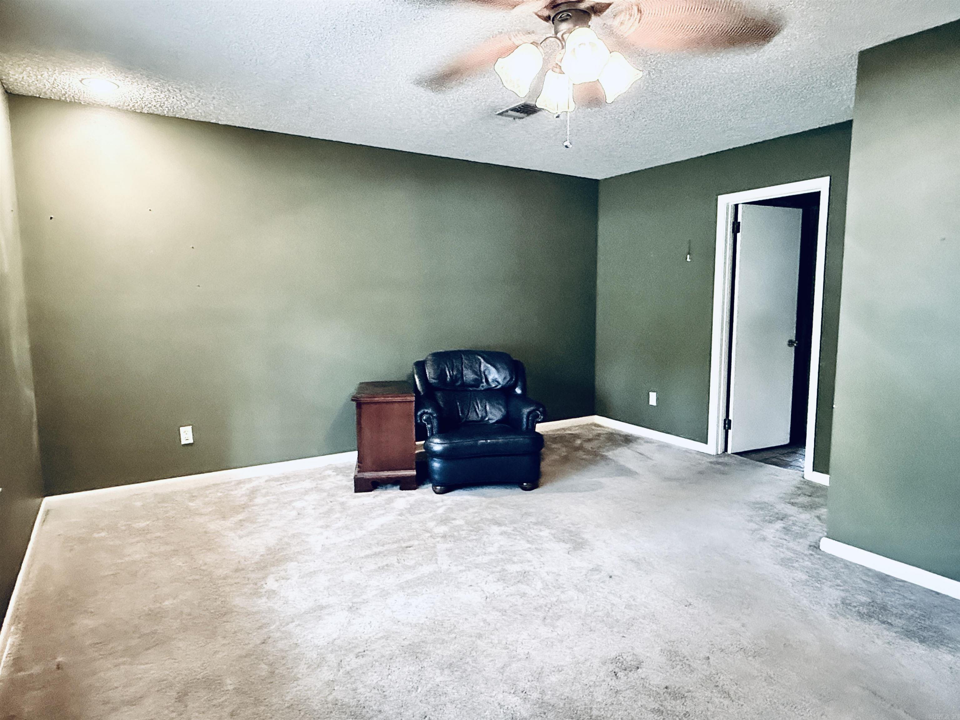 7701 Oakridge