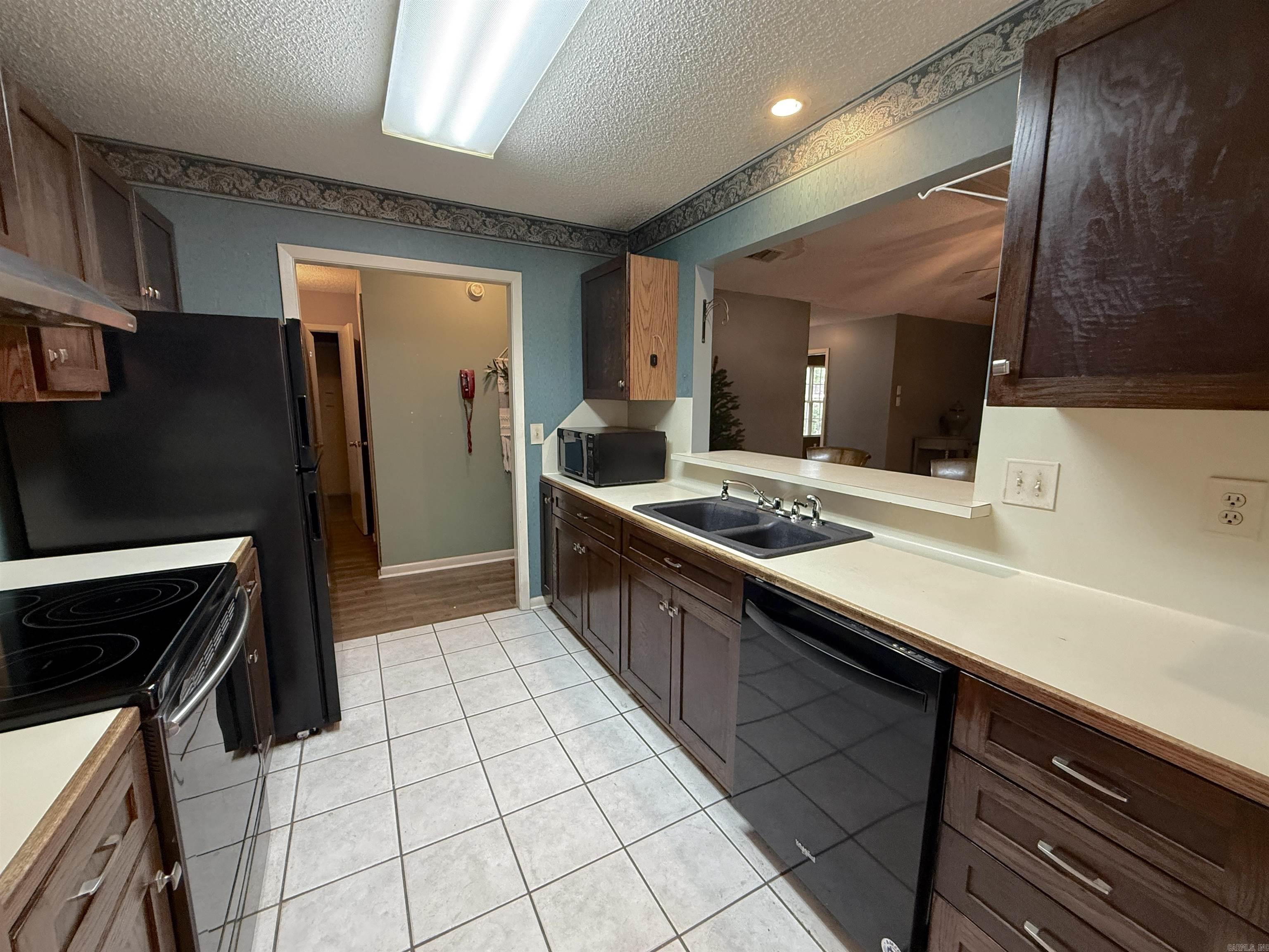 7701 Oakridge