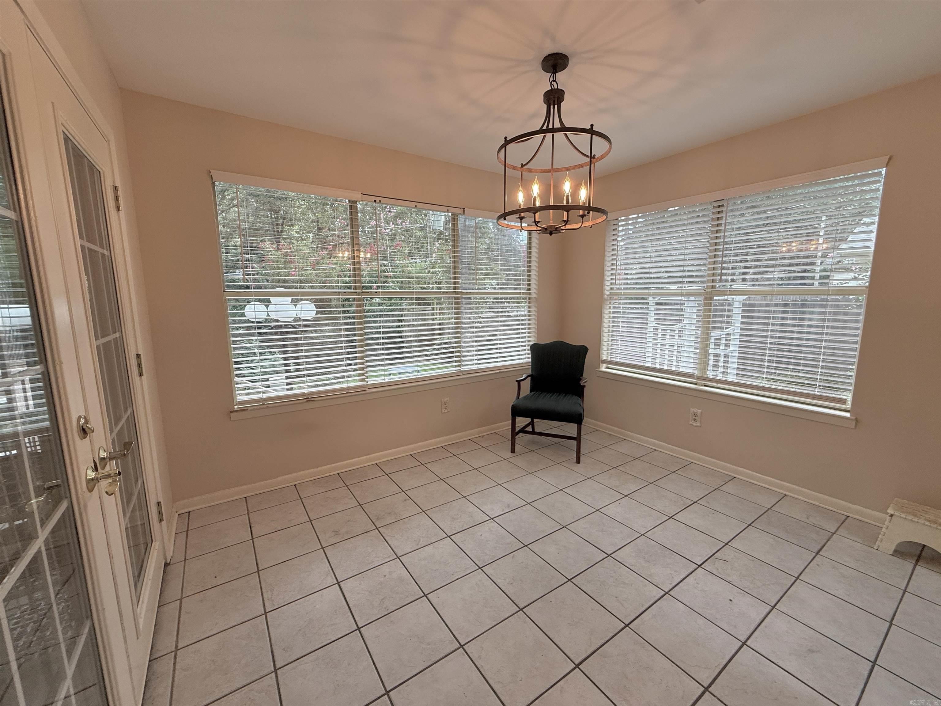 7701 Oakridge
