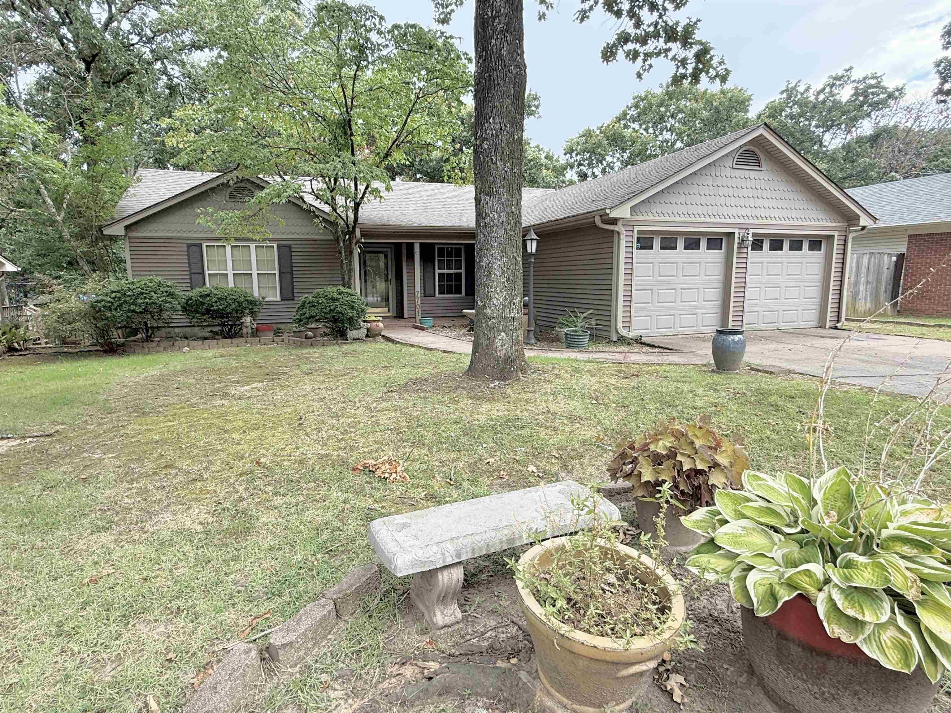 7701 Oakridge