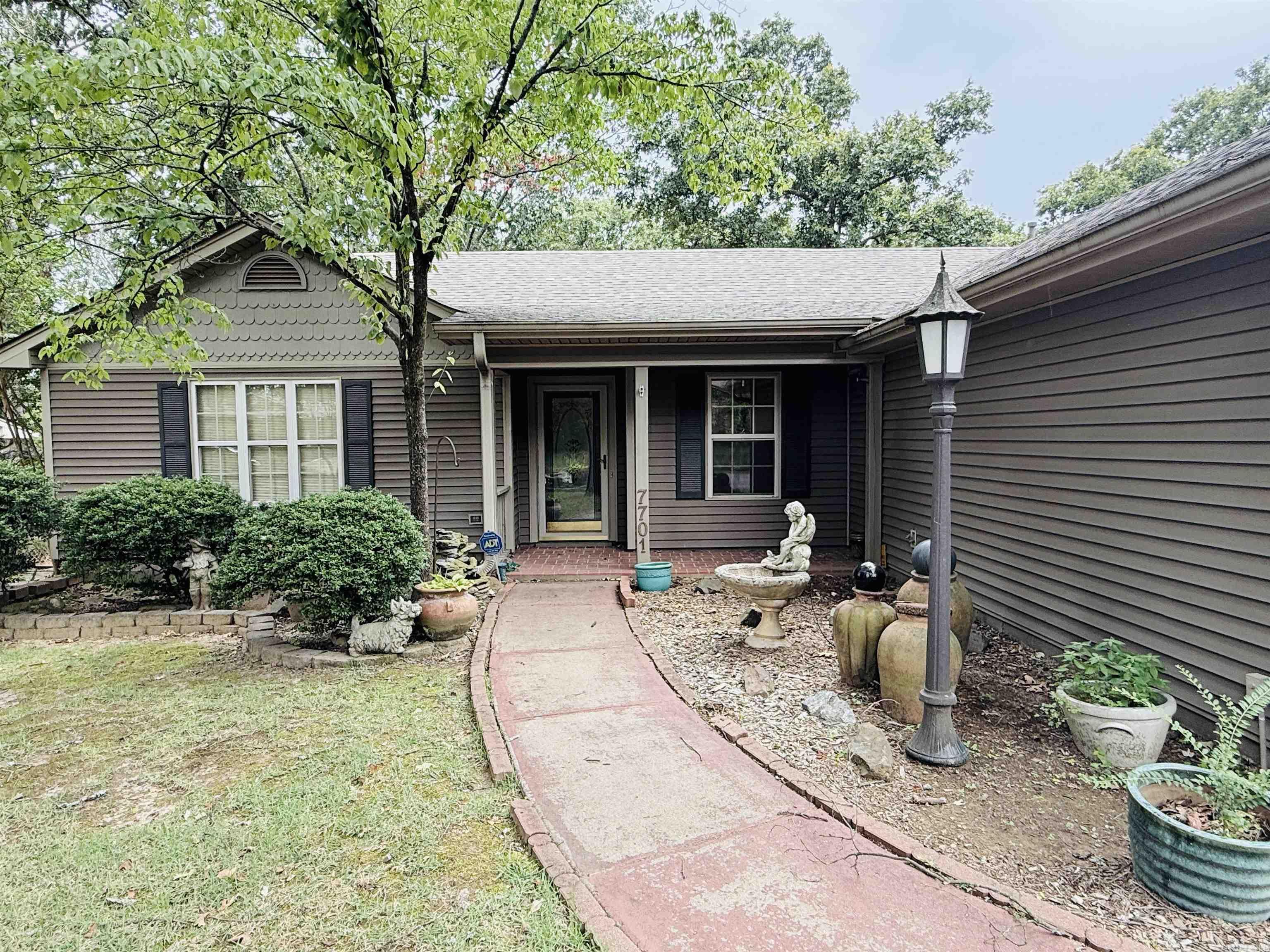 7701 Oakridge