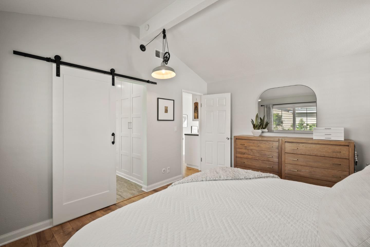 3736 Thousand Oaks Drive